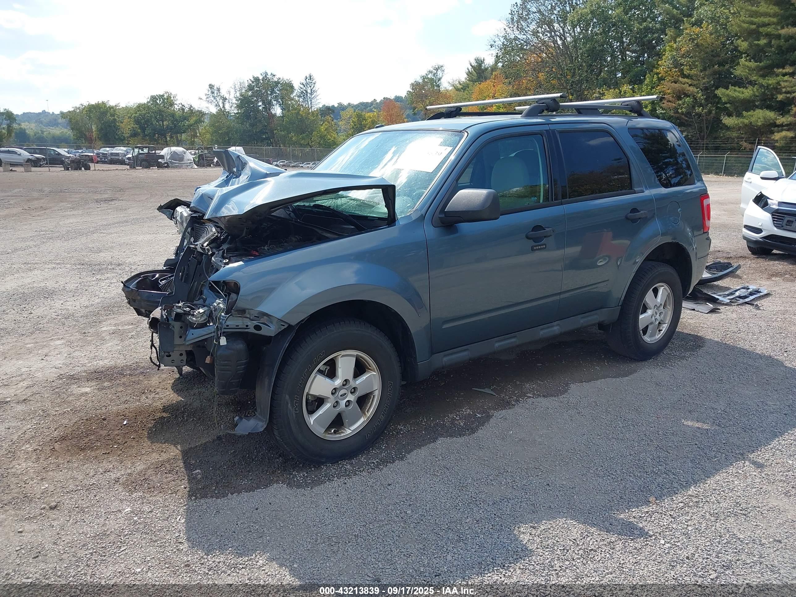 FORD ESCAPE image 2