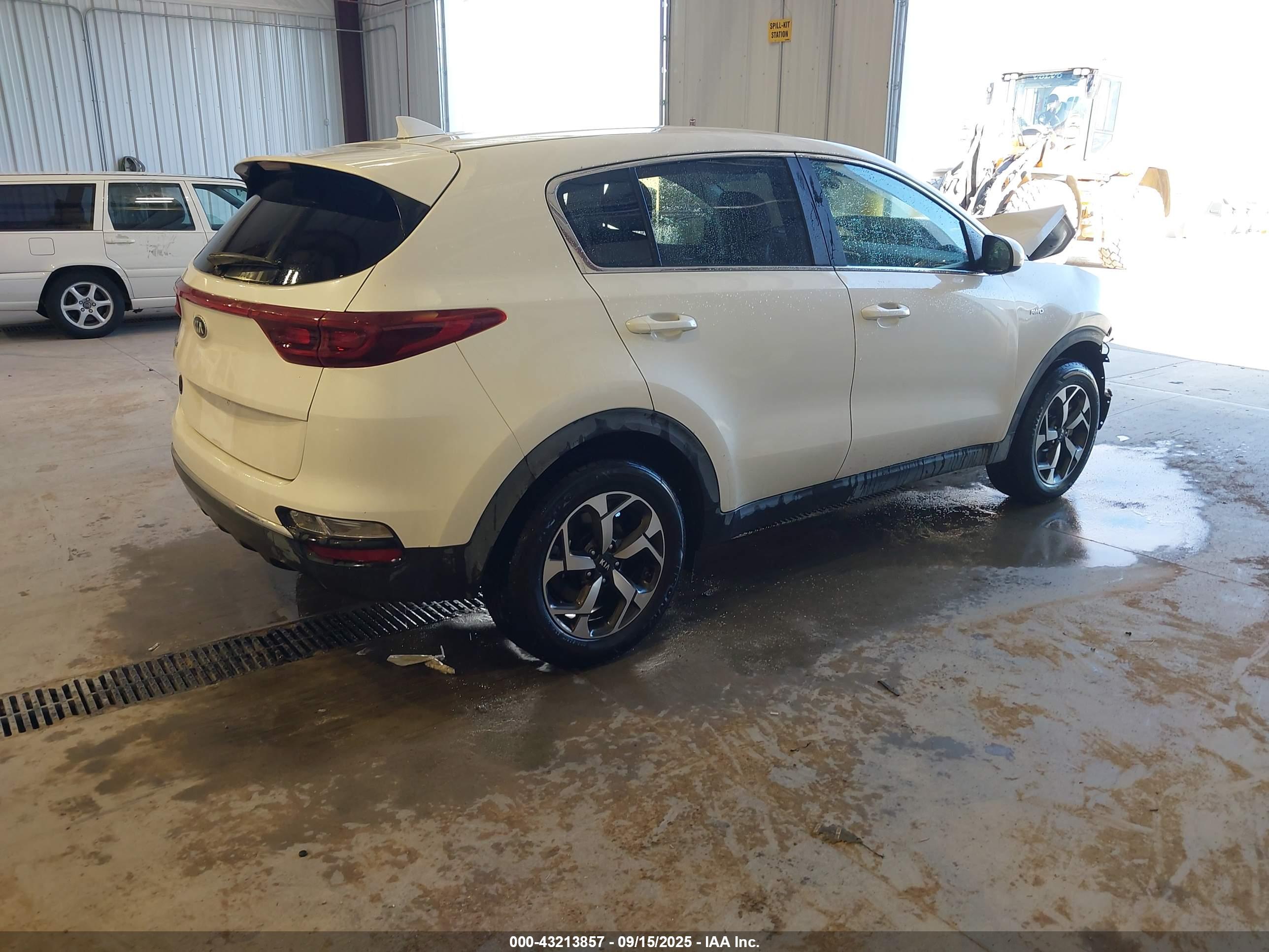 KIA SPORTAGE image 4