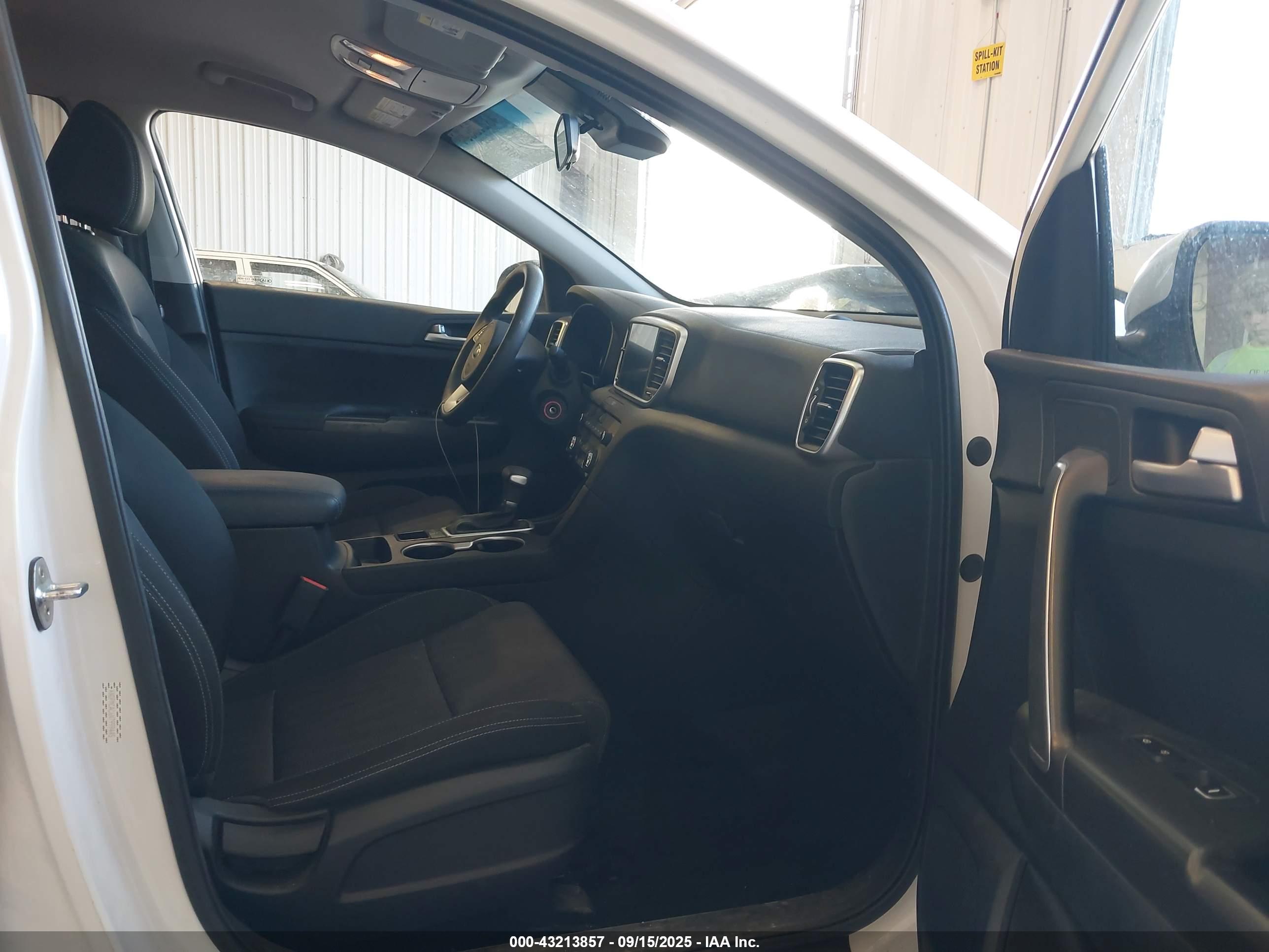 KIA SPORTAGE image 5