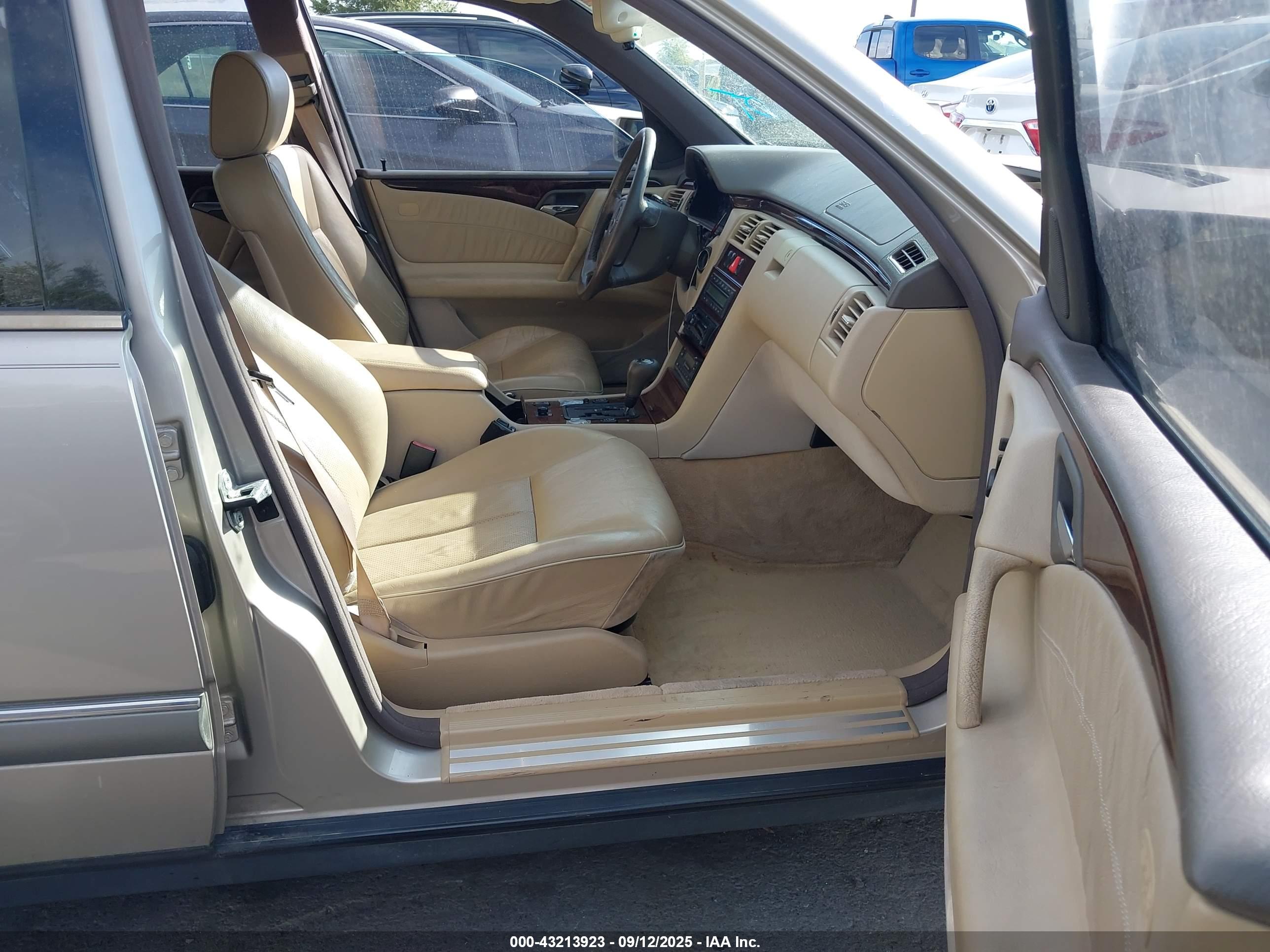 MERCEDES-BENZ E image 5