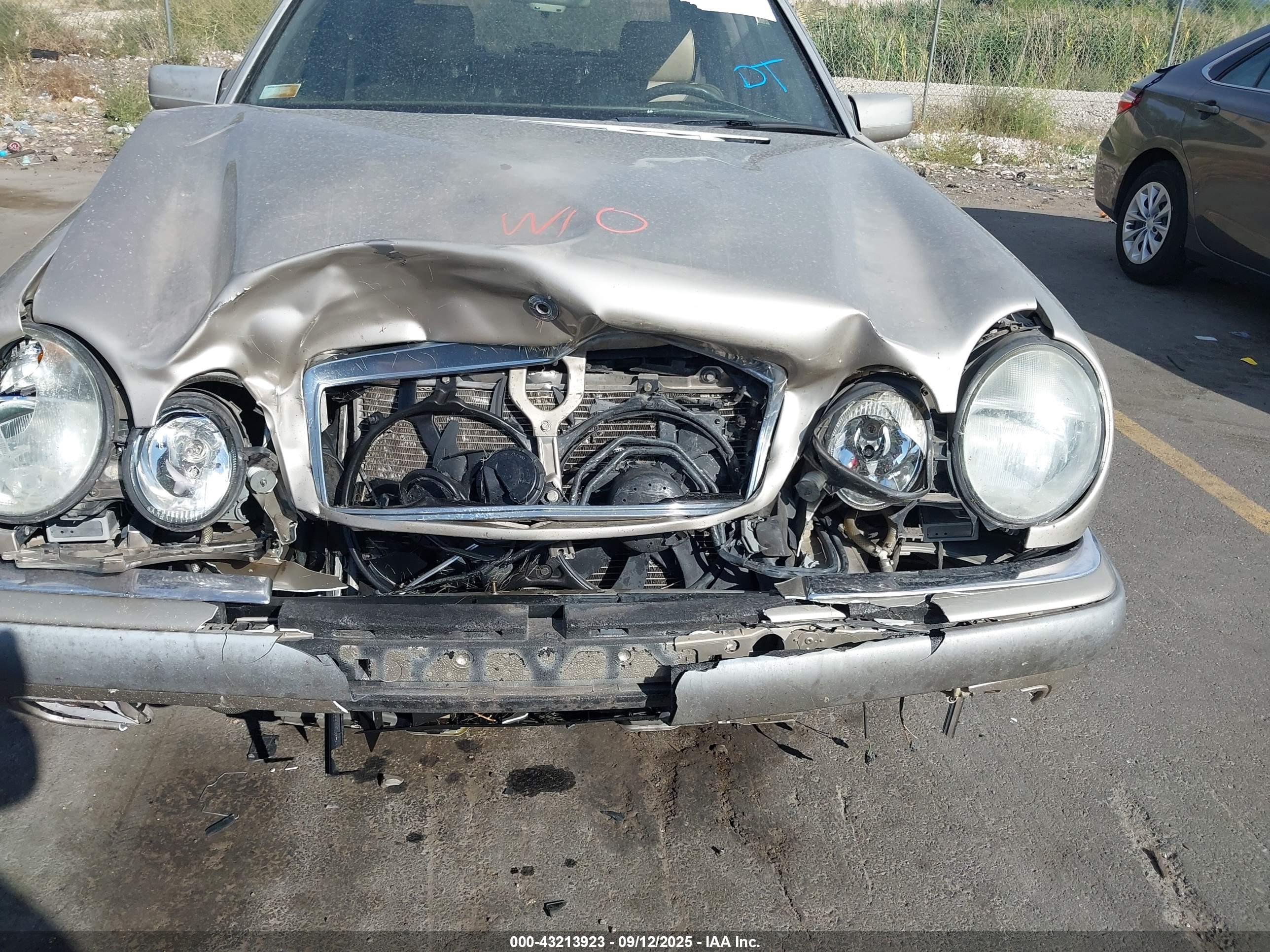 MERCEDES-BENZ E image 6