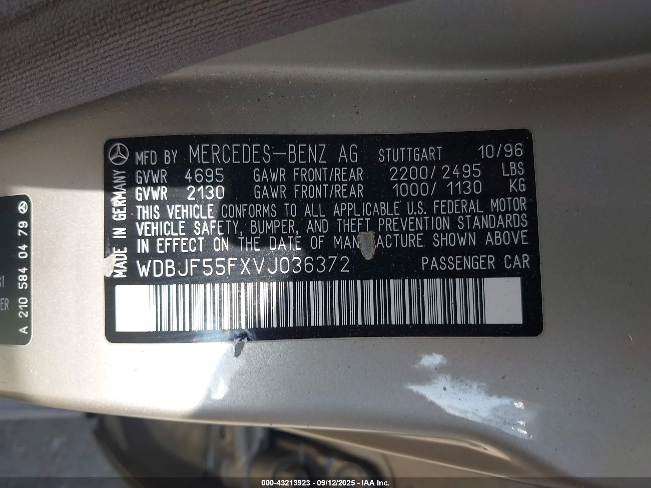 MERCEDES-BENZ E image 9