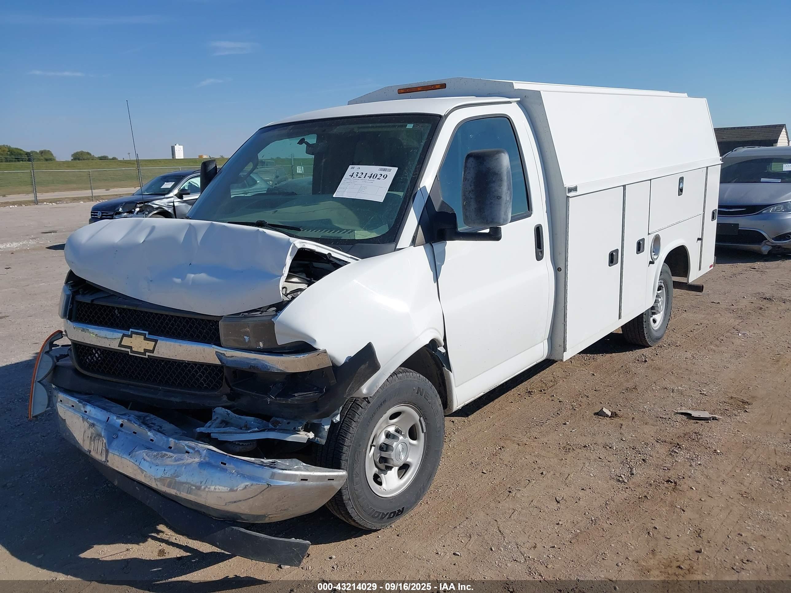 CHEVROLET EXPRESS image 2