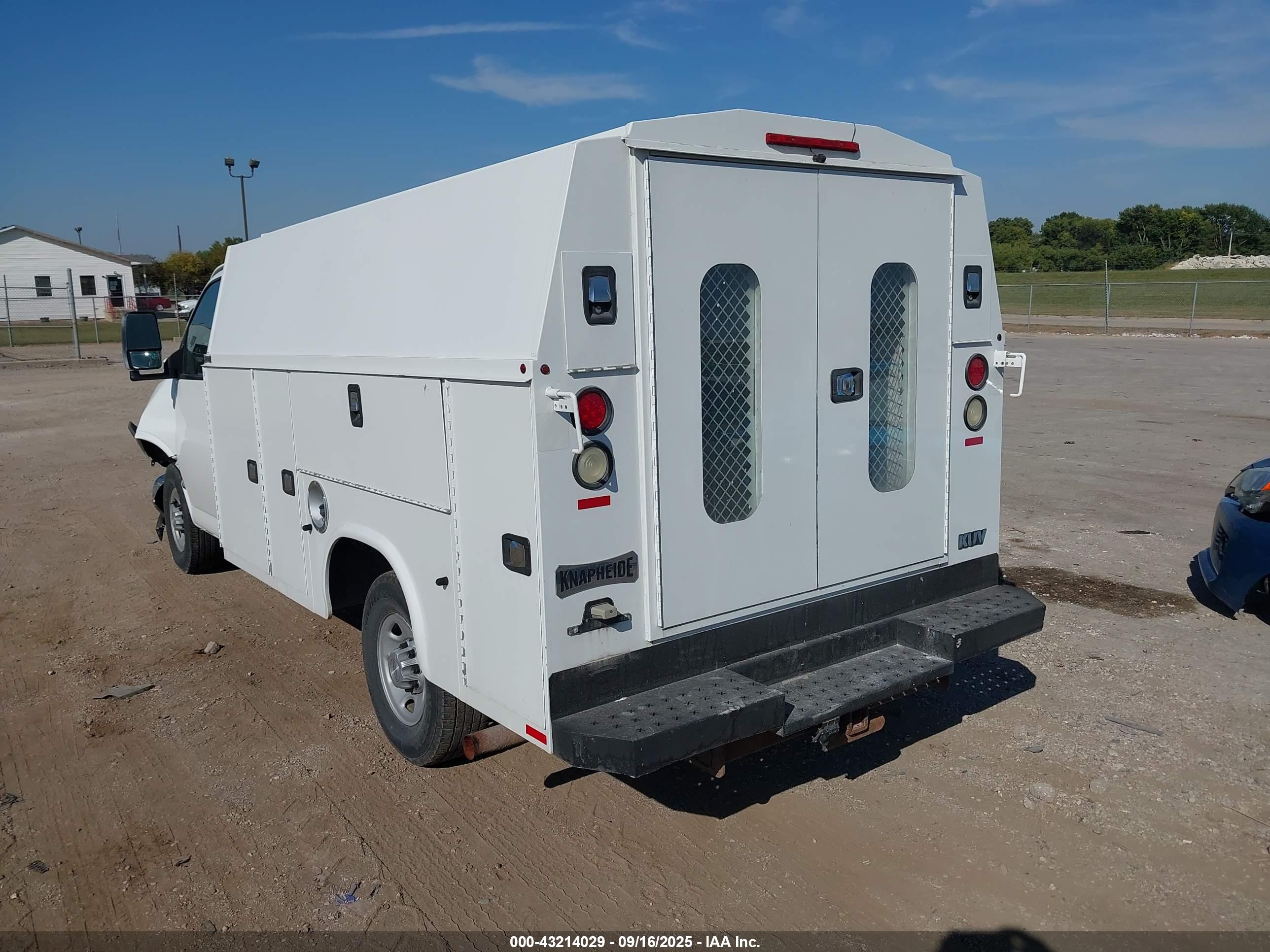 CHEVROLET EXPRESS image 3