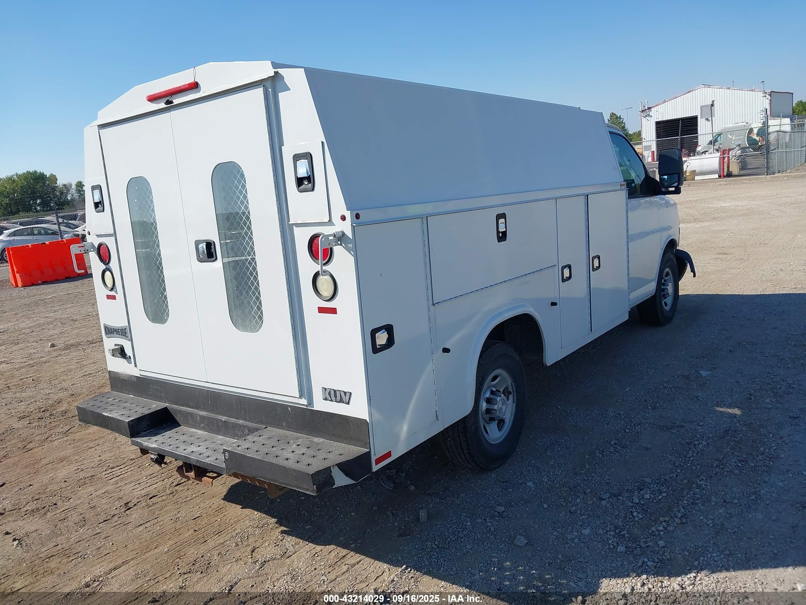 CHEVROLET EXPRESS image 4