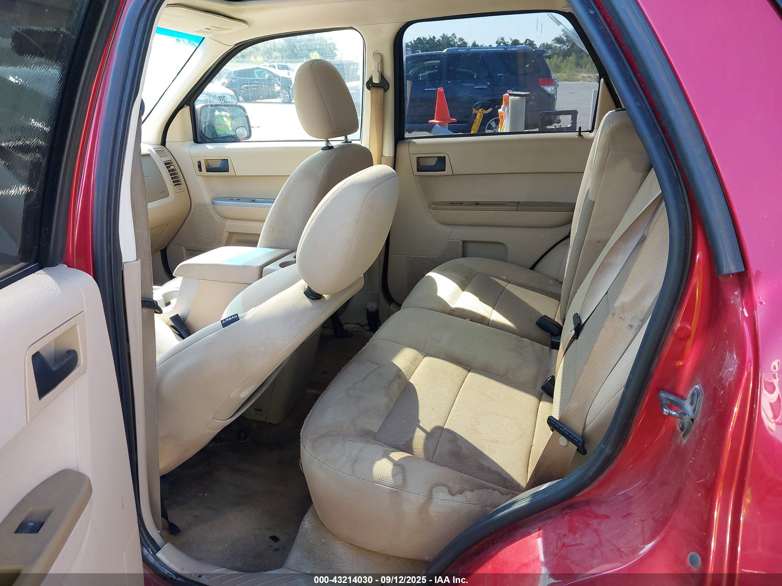 FORD ESCAPE image 8
