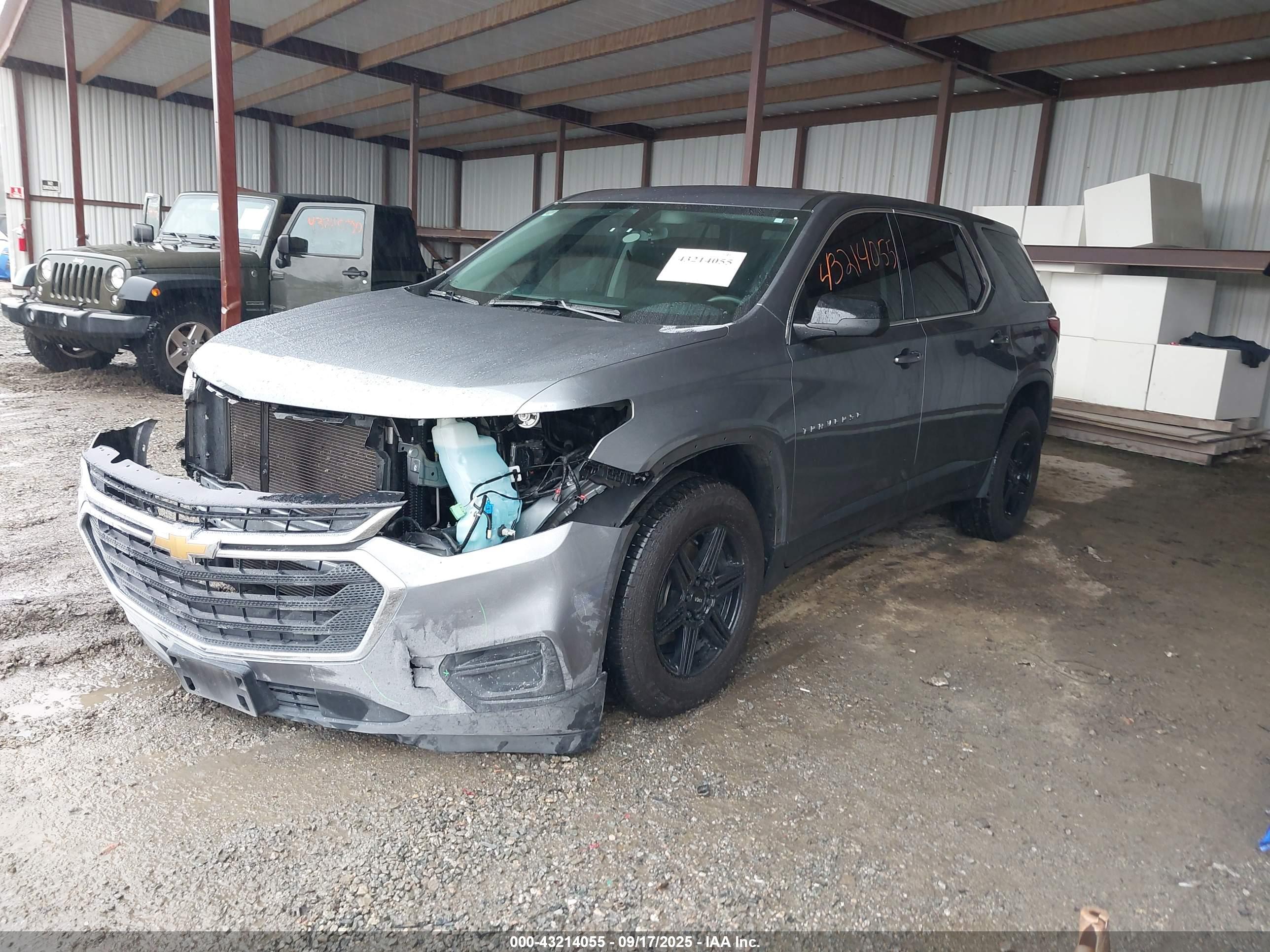 CHEVROLET TRAVERSE image 2
