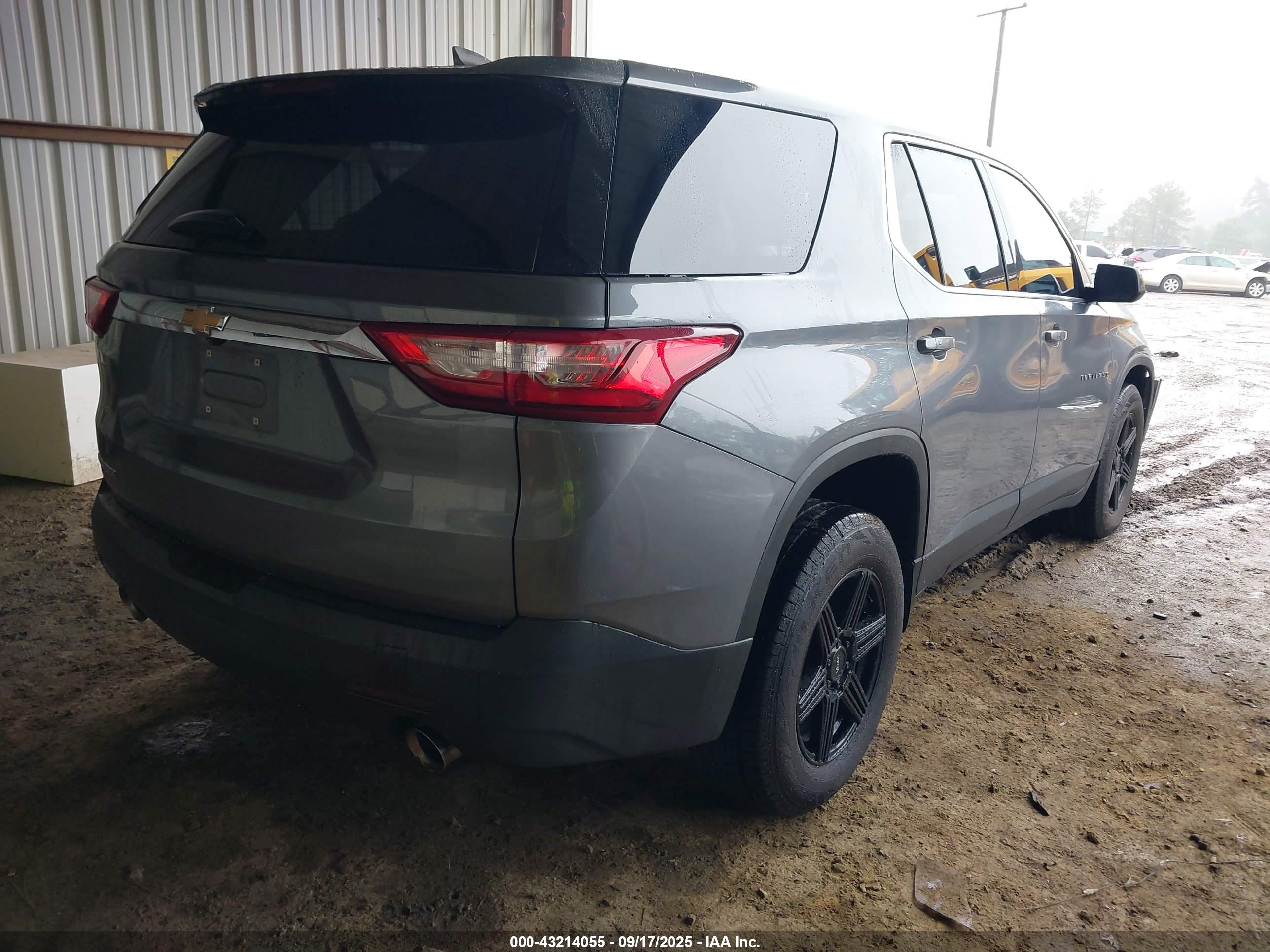 CHEVROLET TRAVERSE image 4
