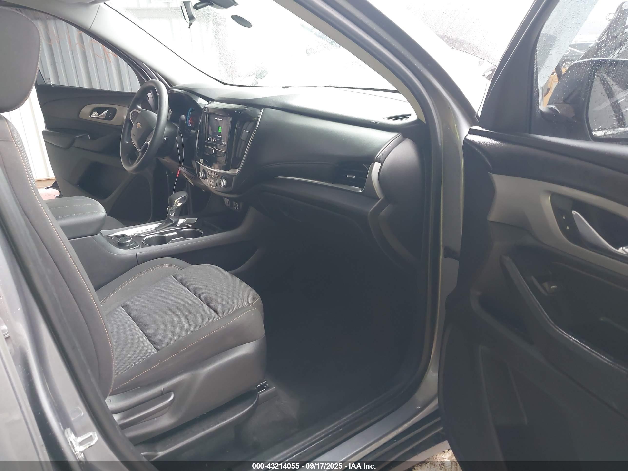 CHEVROLET TRAVERSE image 5