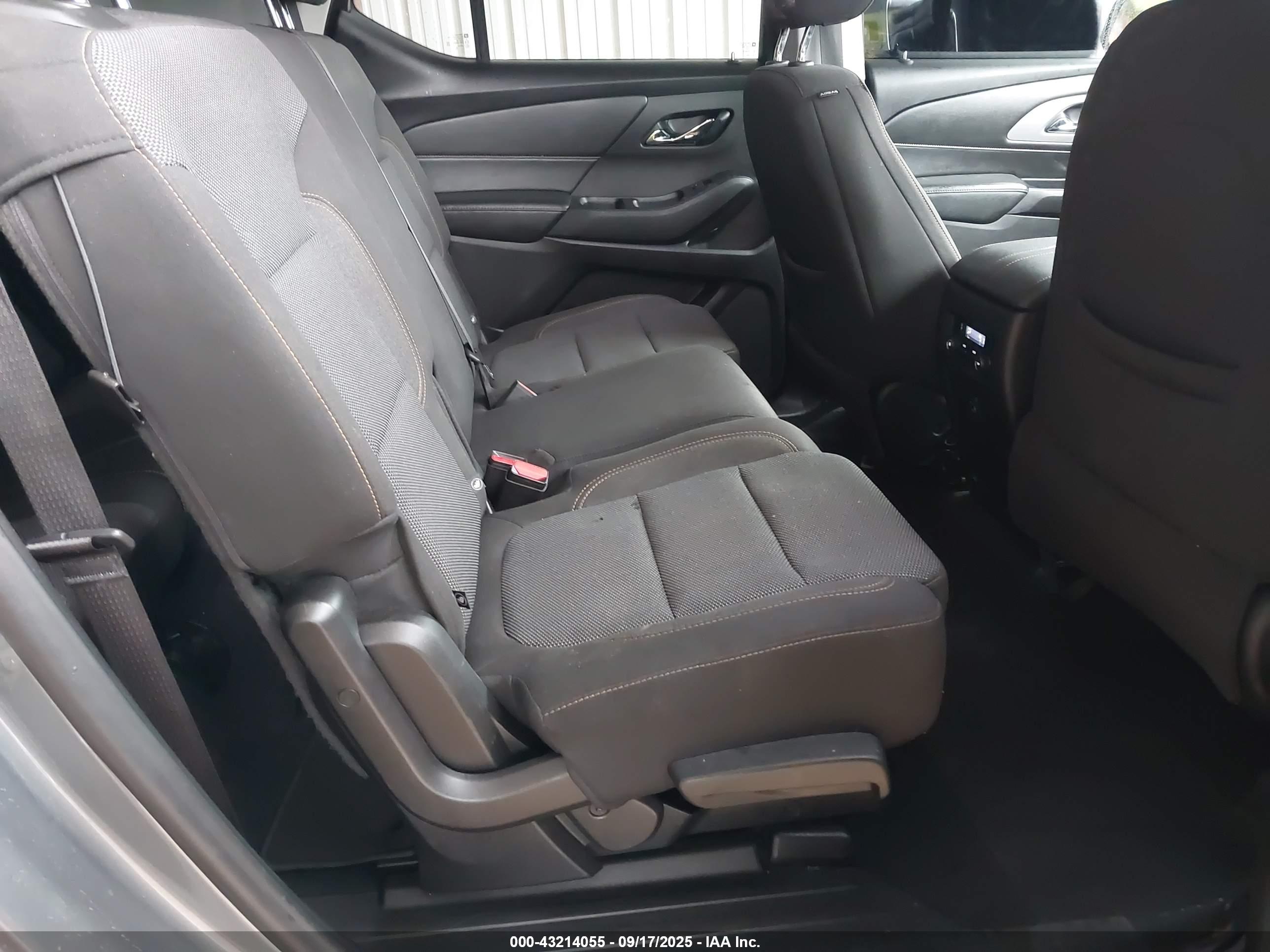 CHEVROLET TRAVERSE image 8