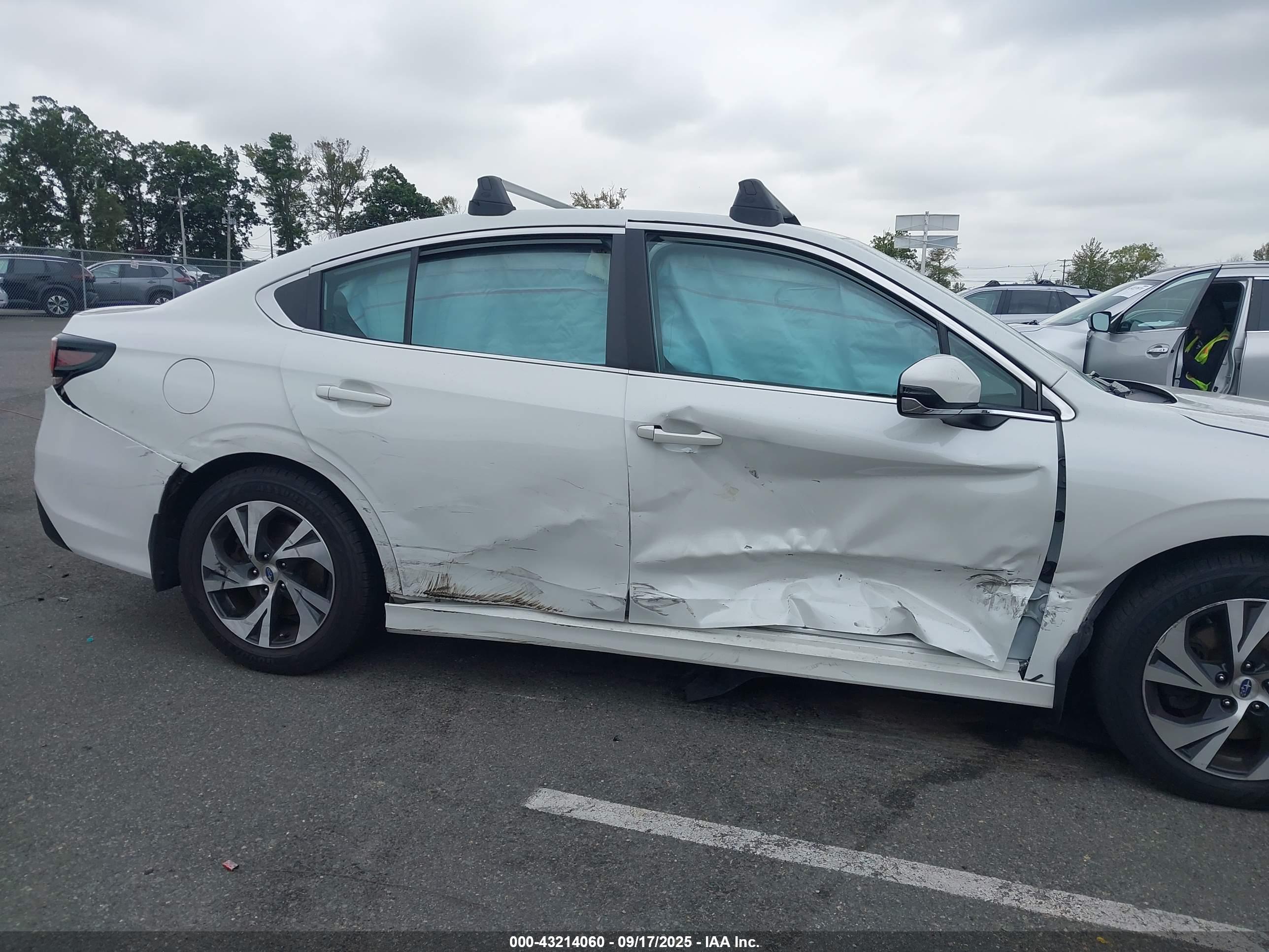 SUBARU LEGACY image 6
