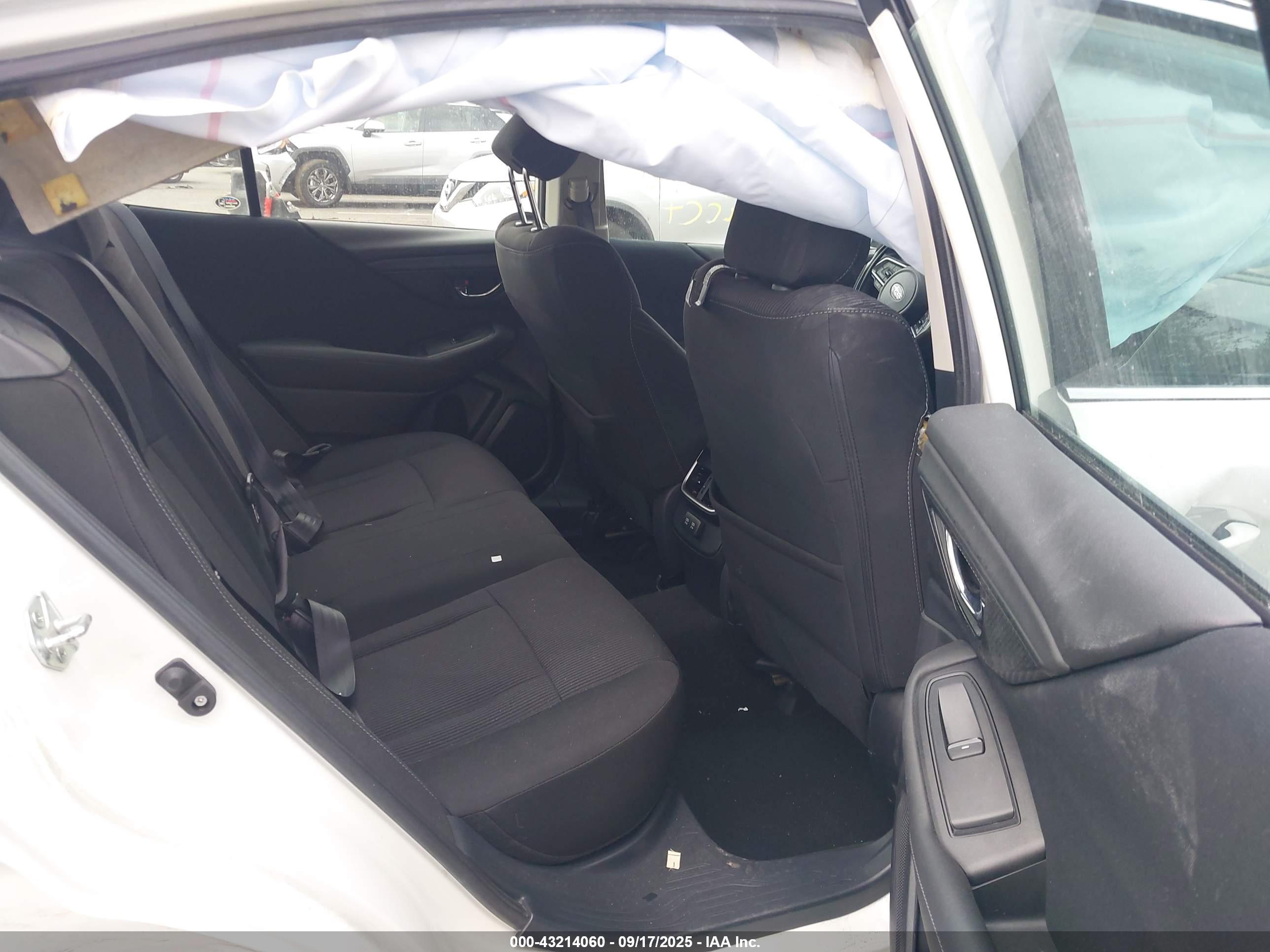 SUBARU LEGACY image 8