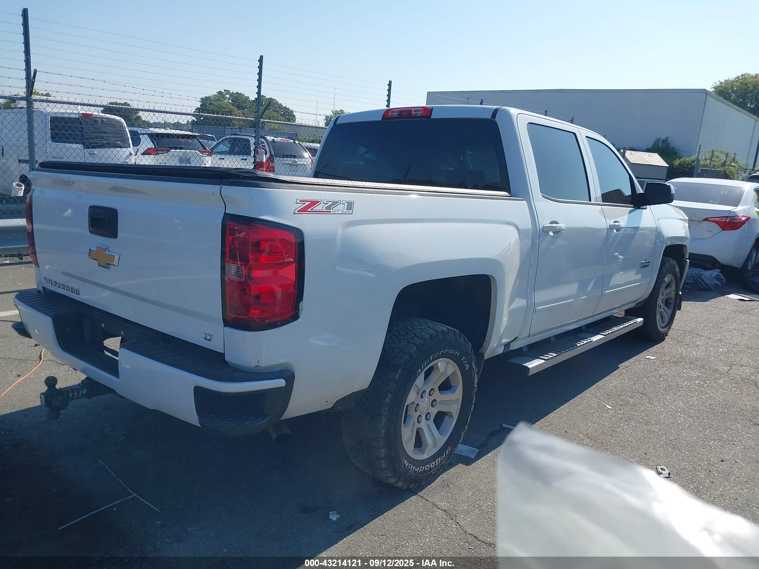 CHEVROLET SILVERADO image 4