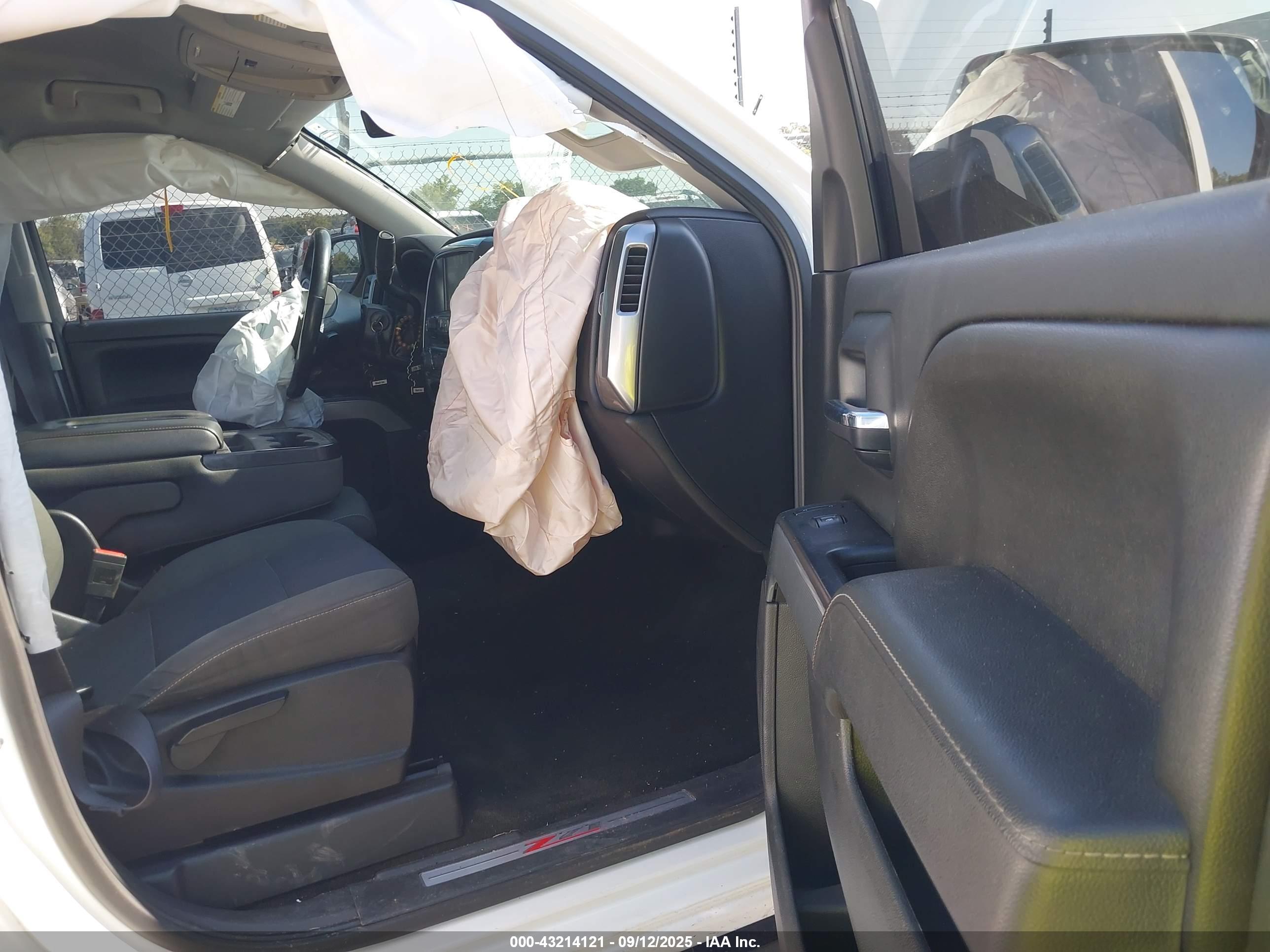 CHEVROLET SILVERADO image 5