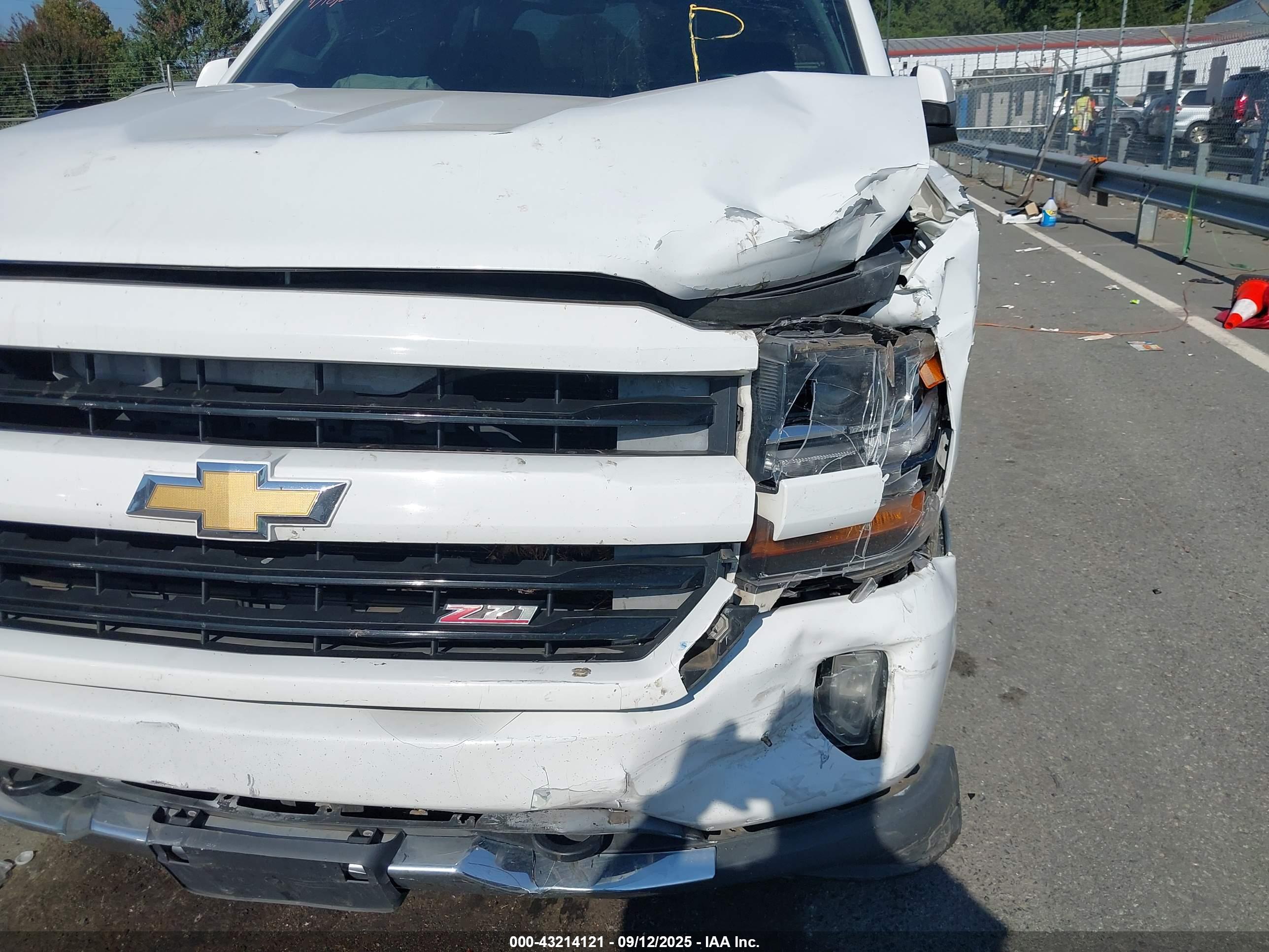 CHEVROLET SILVERADO image 6