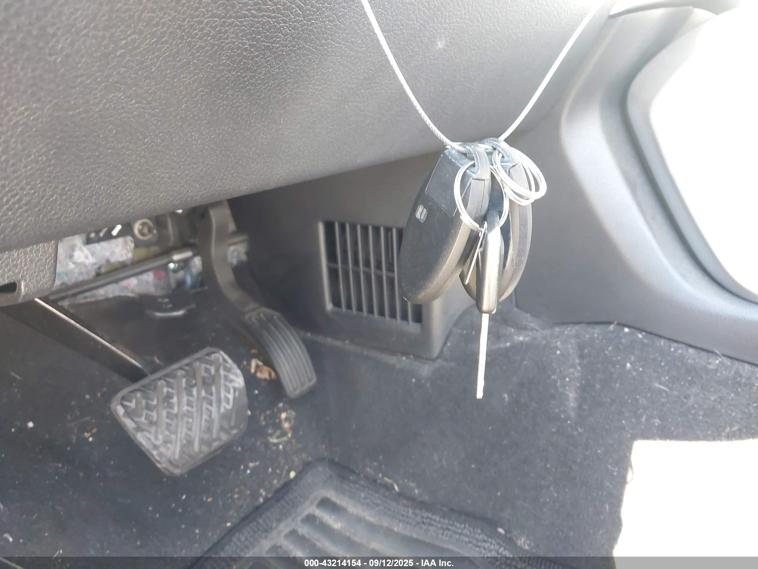 NISSAN TITAN image 11