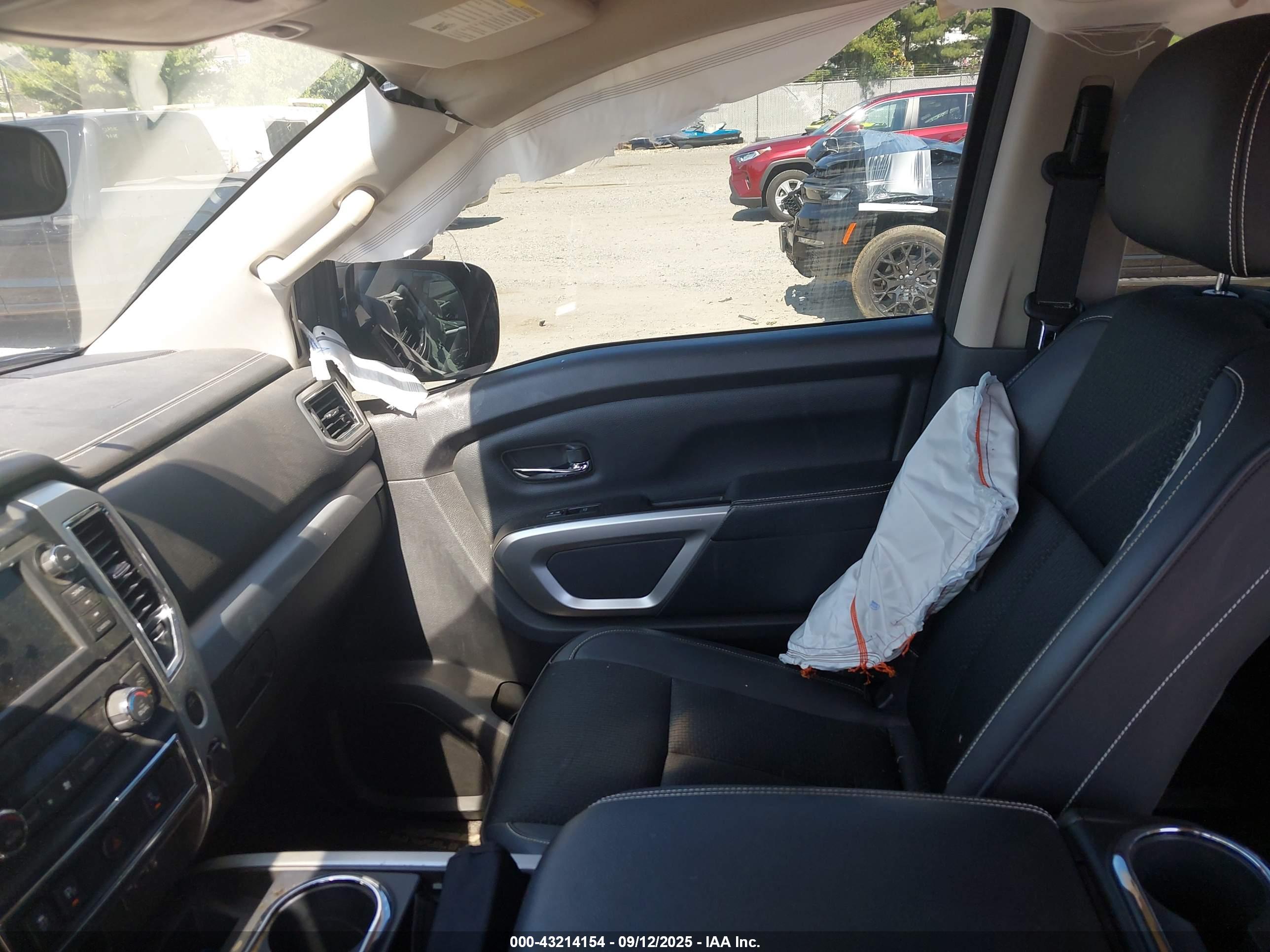 NISSAN TITAN image 5