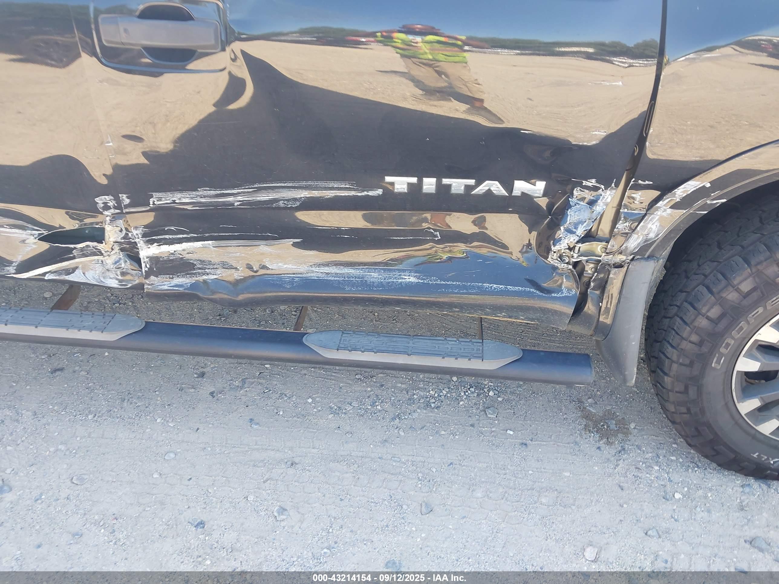 NISSAN TITAN image 6