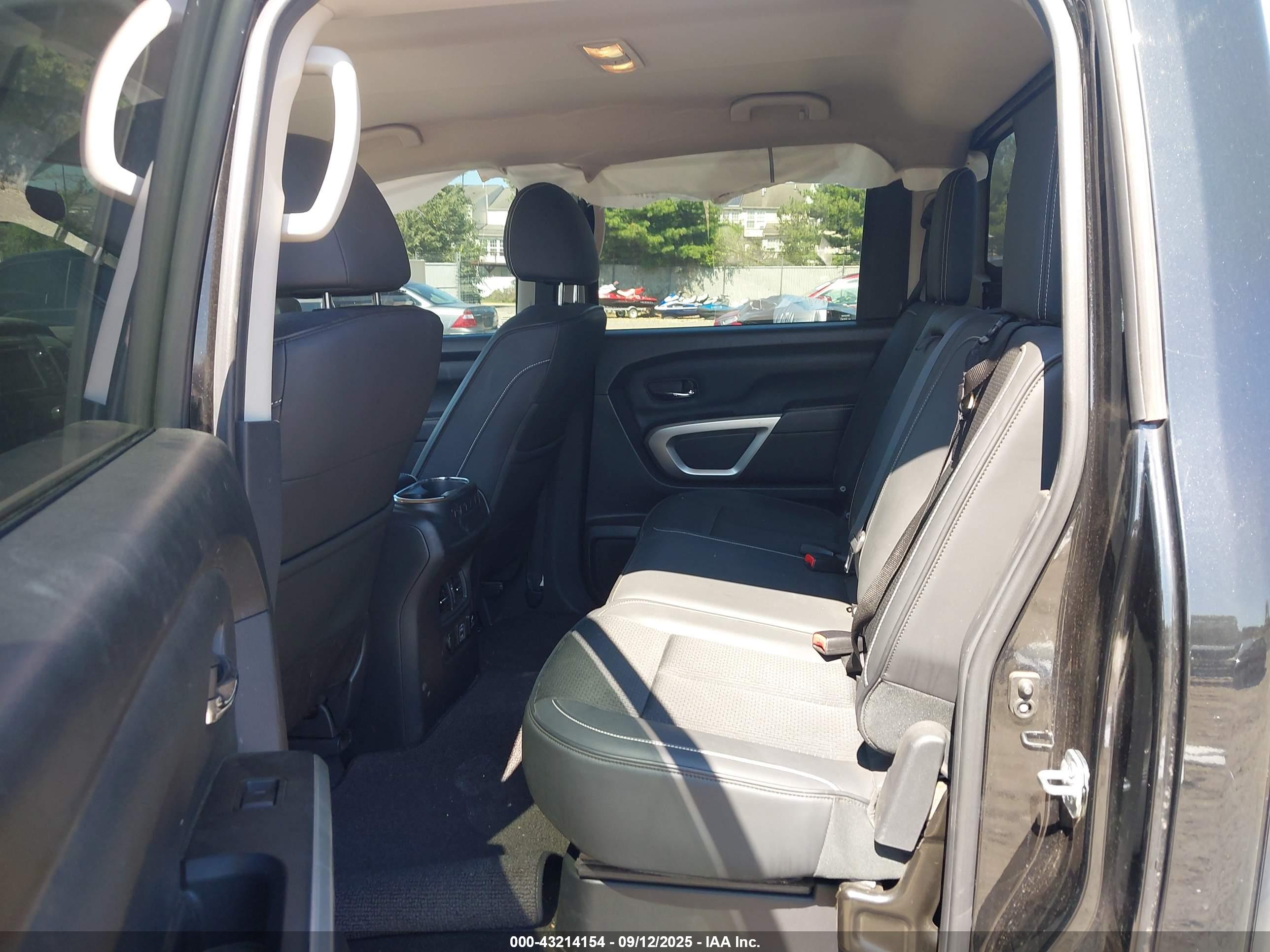 NISSAN TITAN image 8