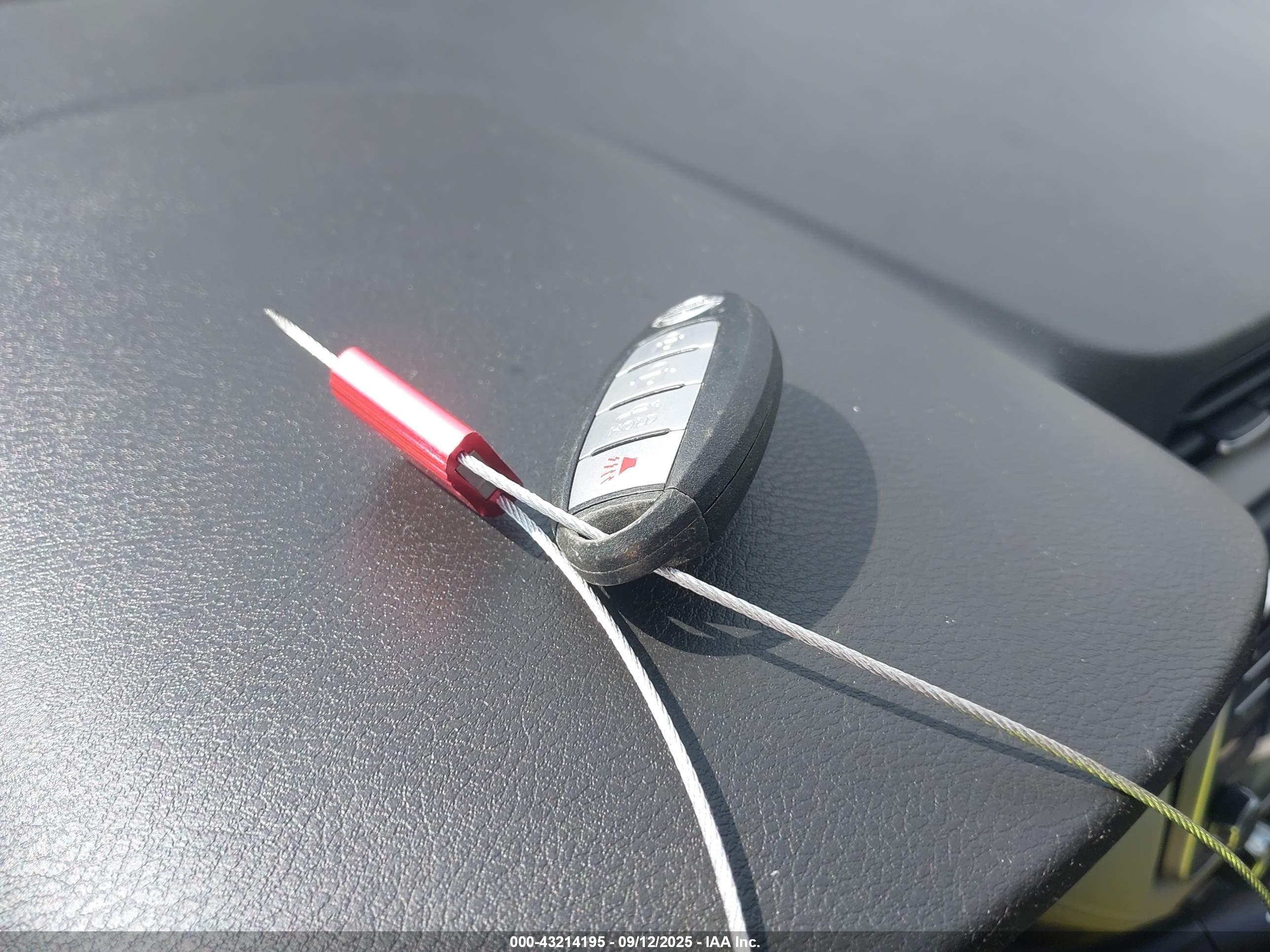 NISSAN VERSA image 11