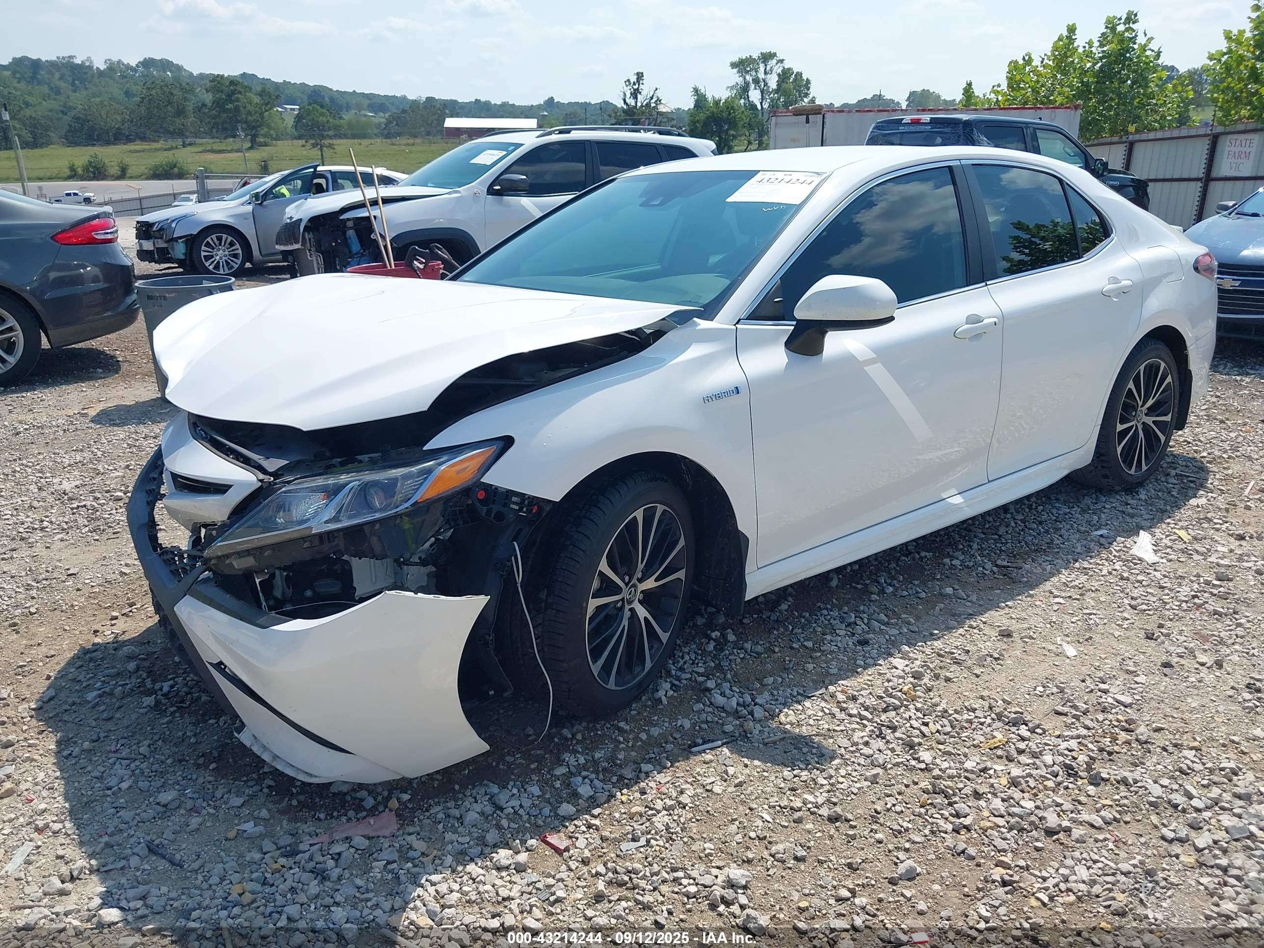 TOYOTA CAMRY image 2