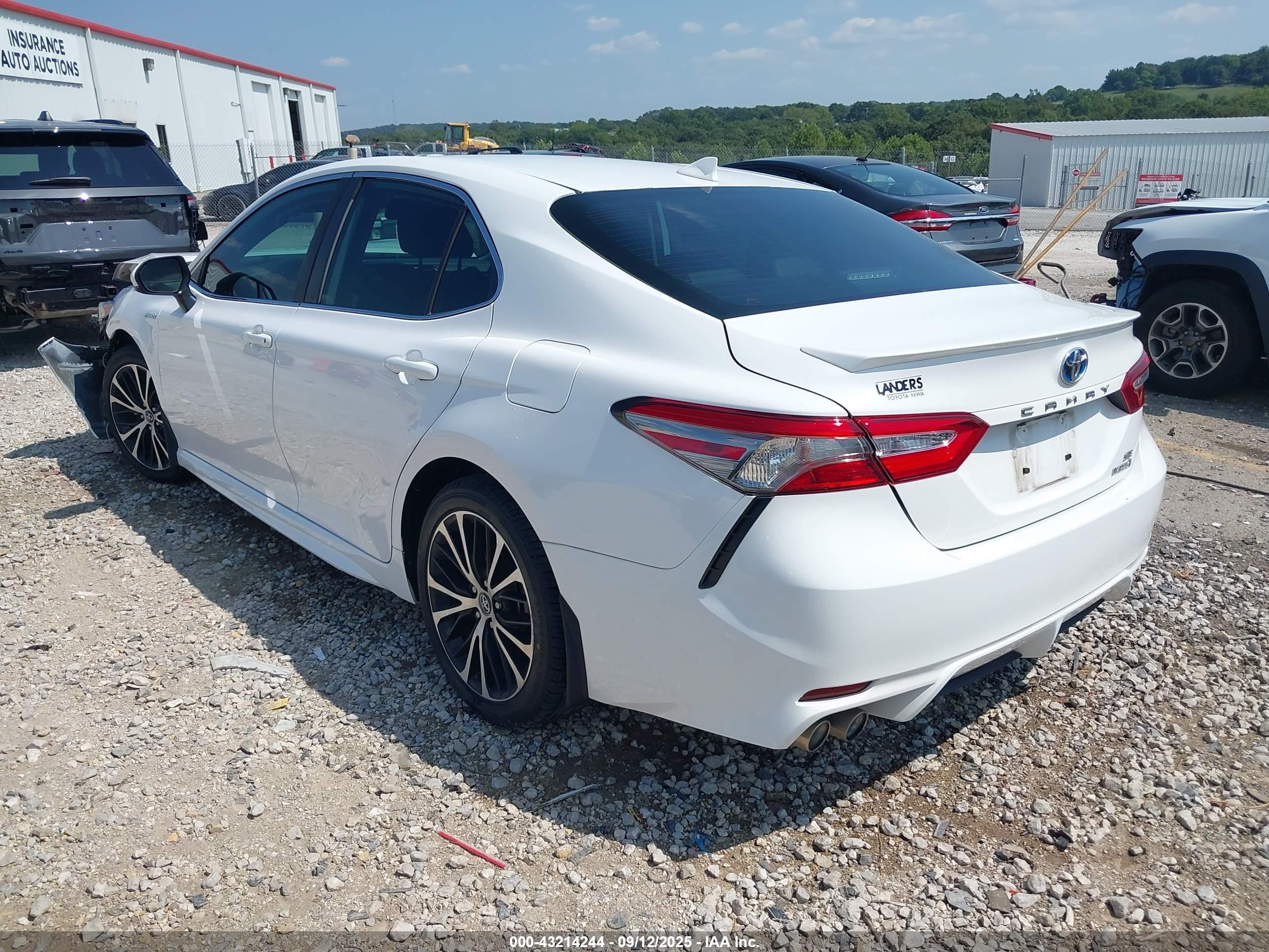 TOYOTA CAMRY image 3