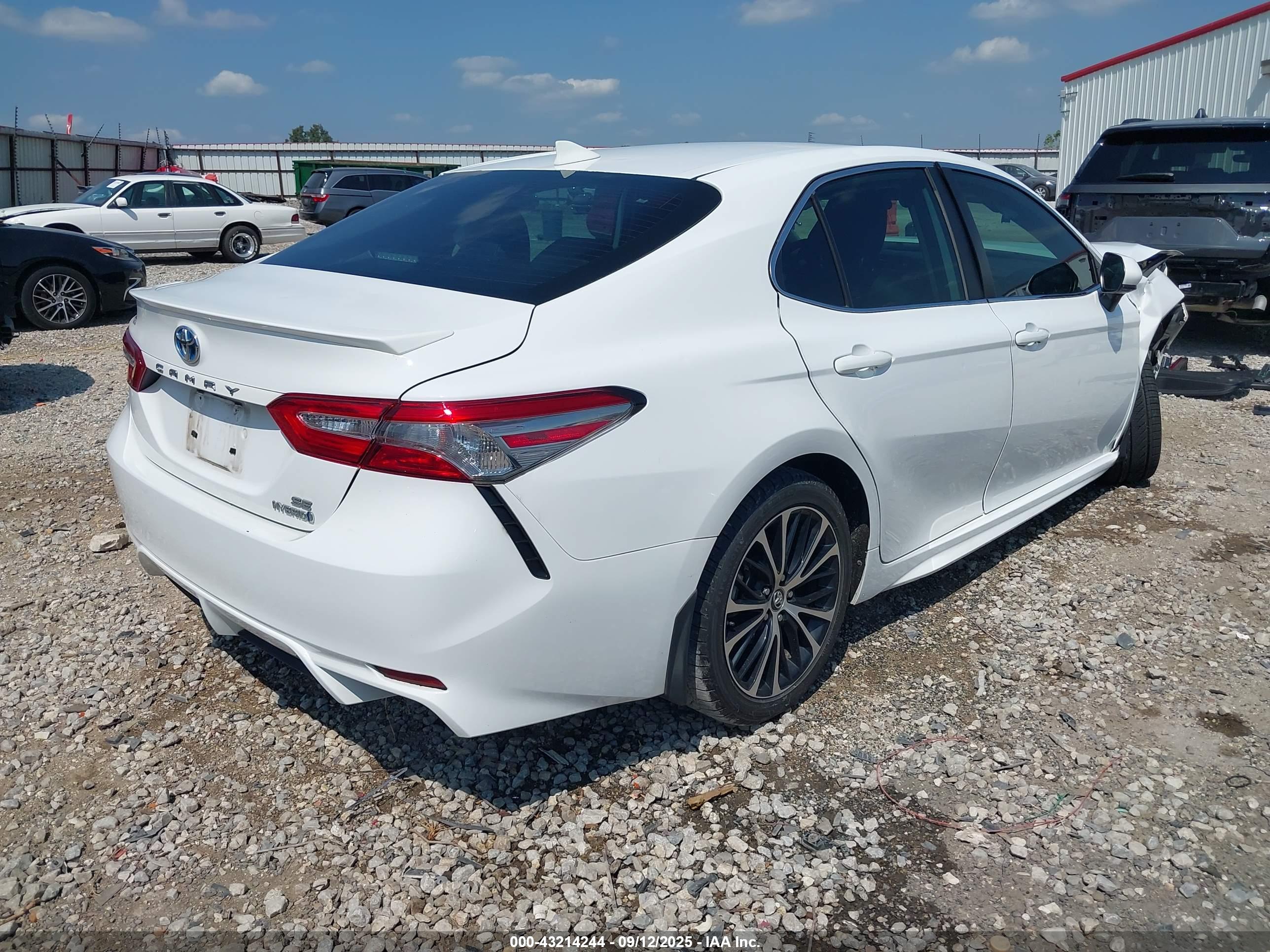 TOYOTA CAMRY image 4