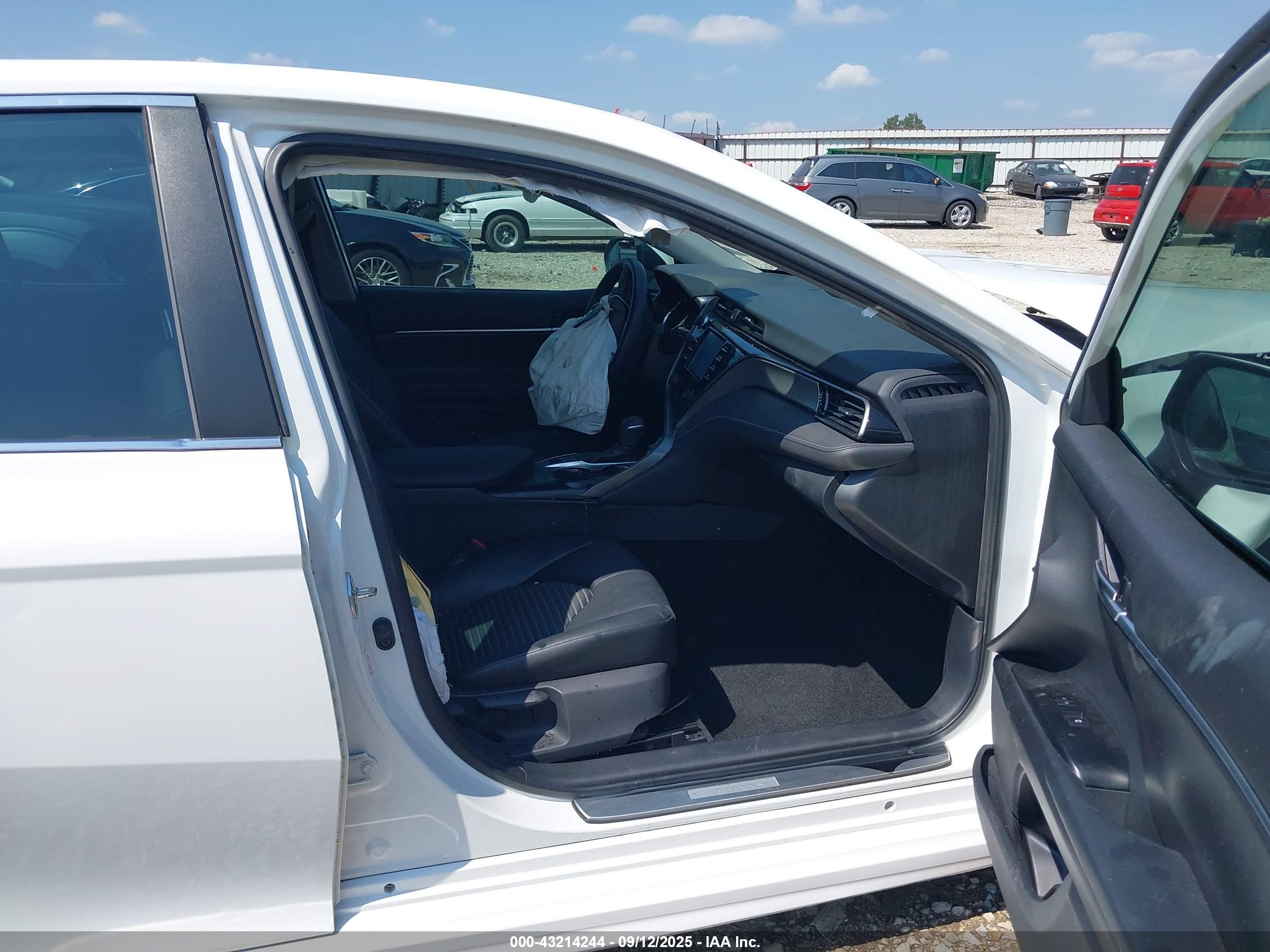 TOYOTA CAMRY image 5