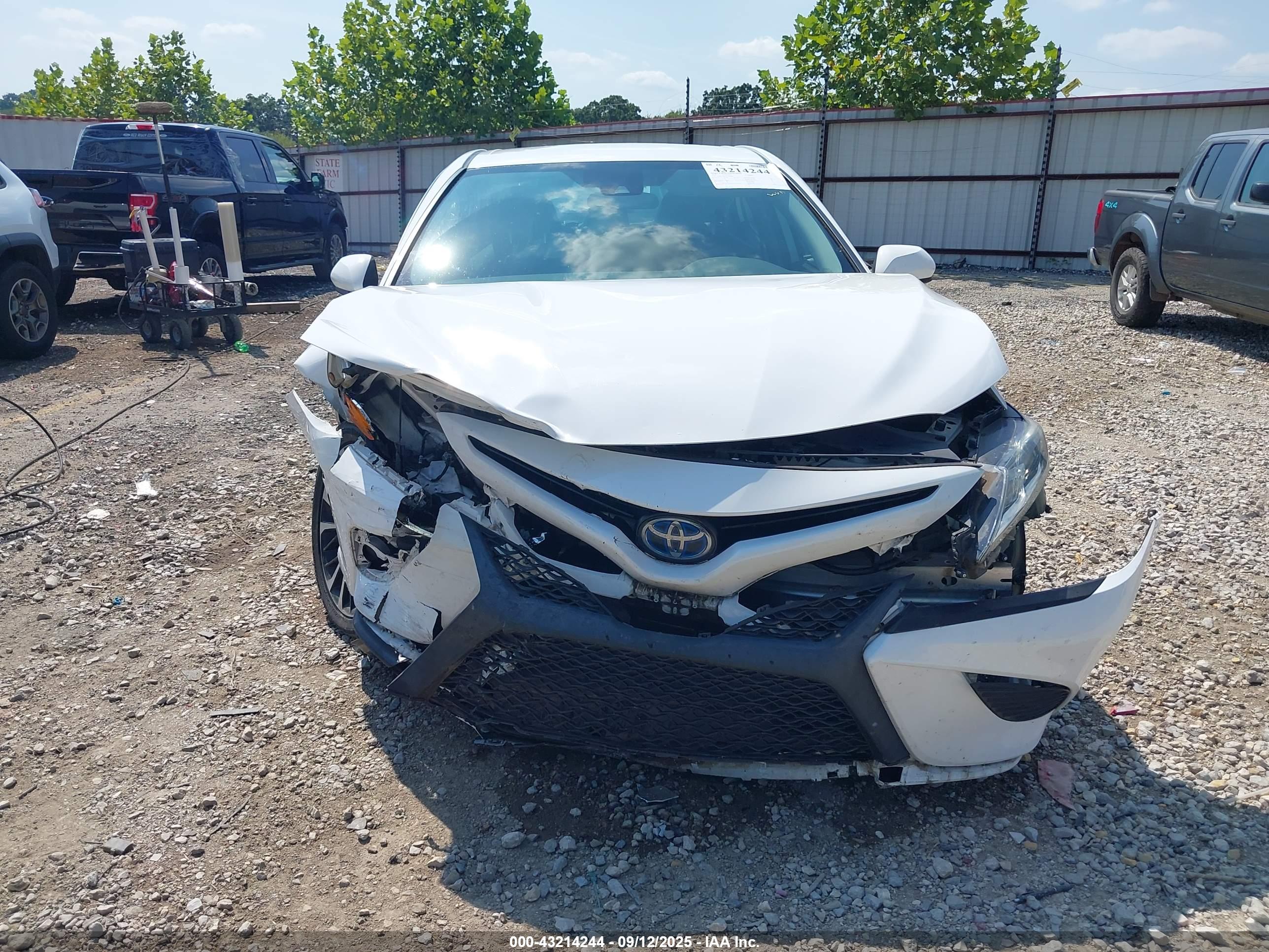 TOYOTA CAMRY image 6