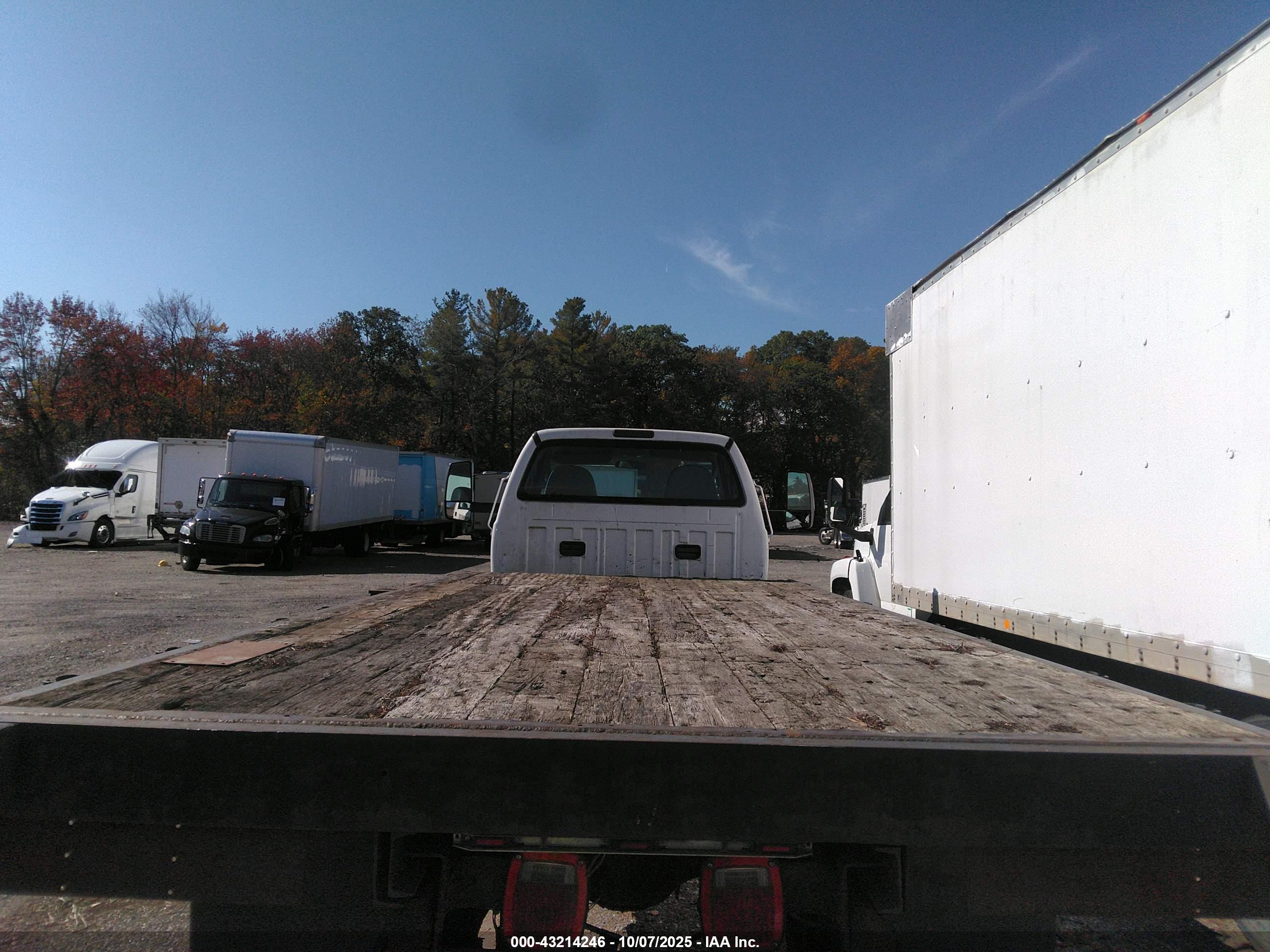 FORD F-650 image 7