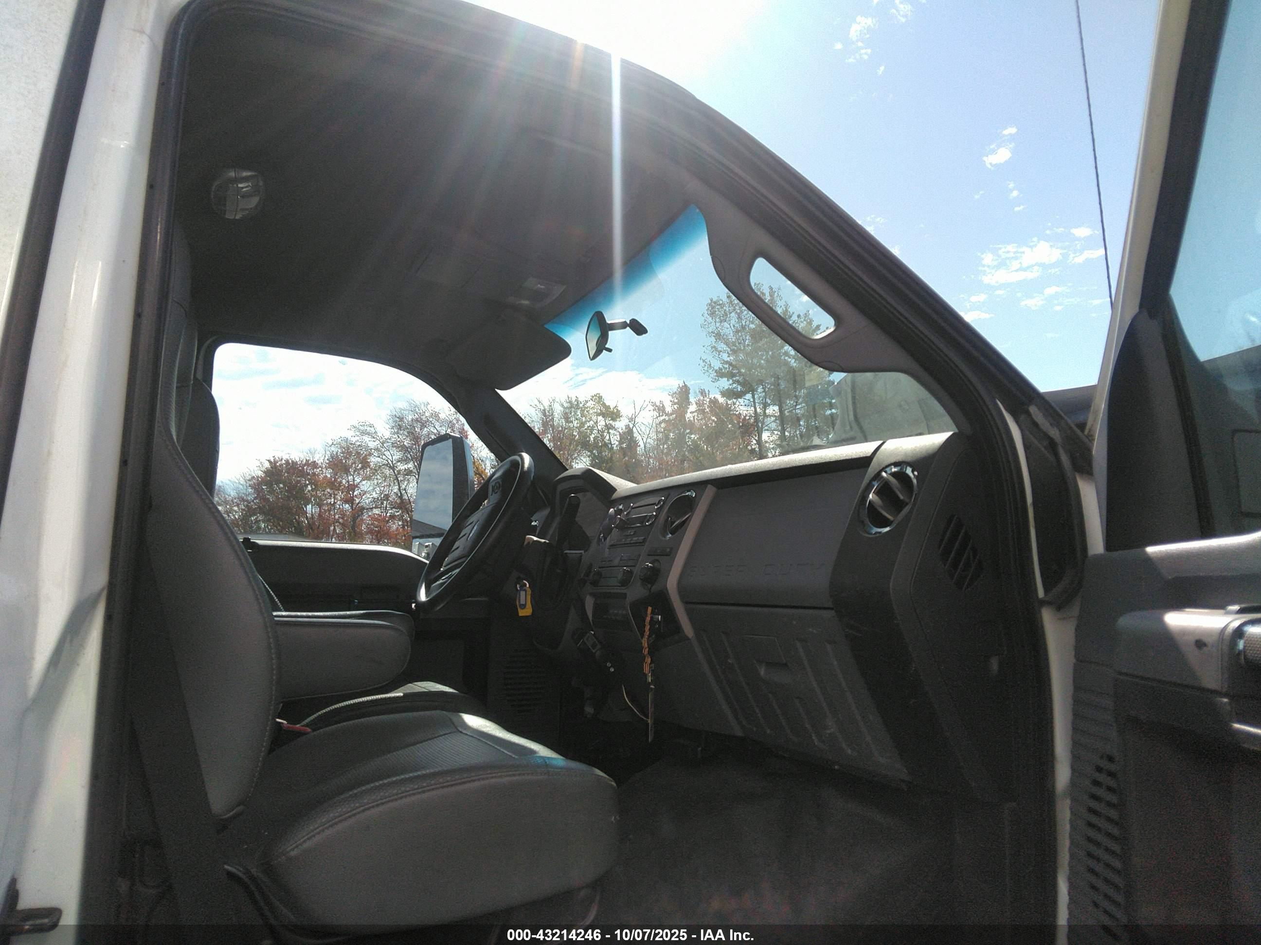 FORD F-650 image 8