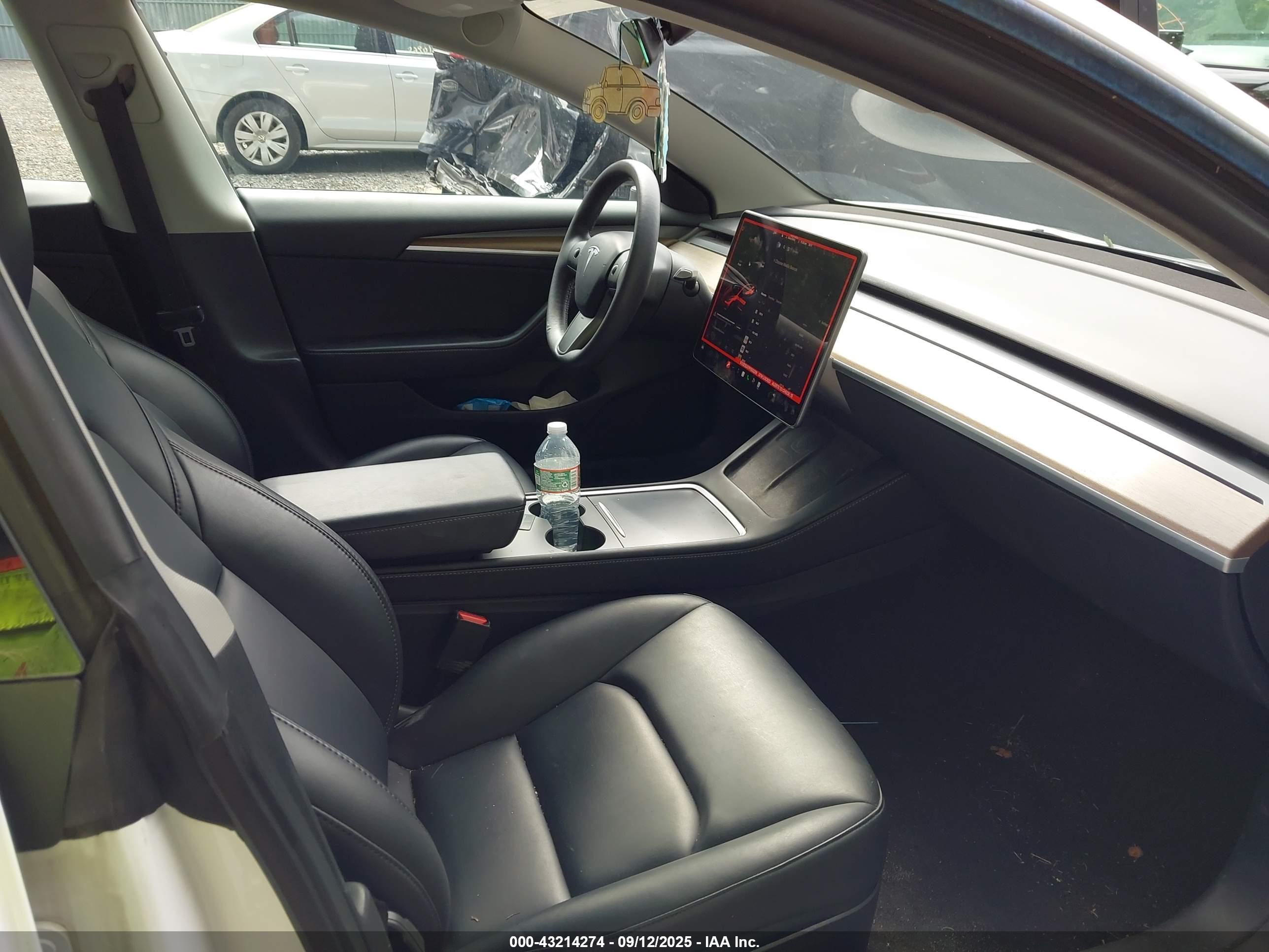 TESLA MODEL image 5