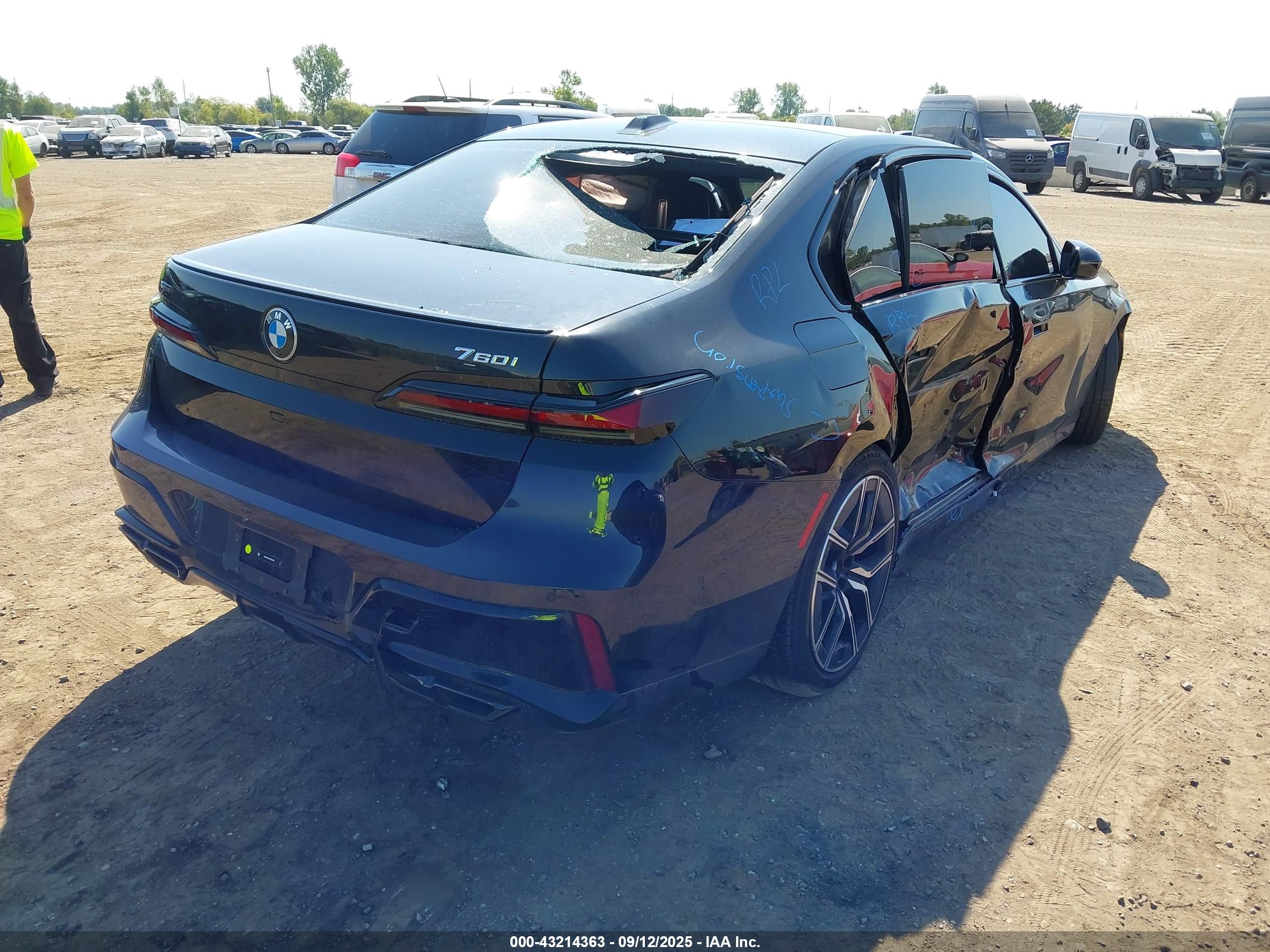 BMW 760 image 4