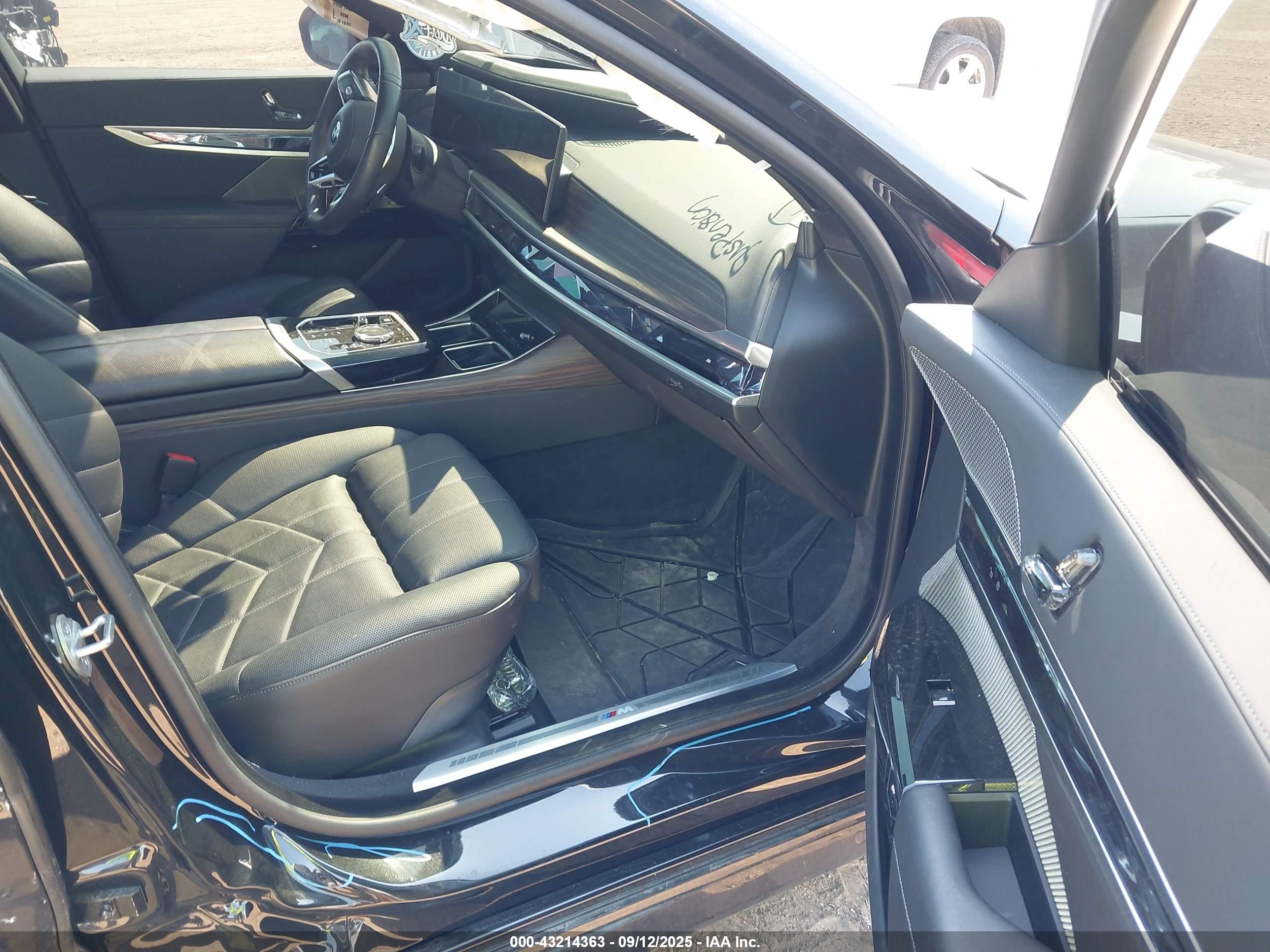 BMW 760 image 5