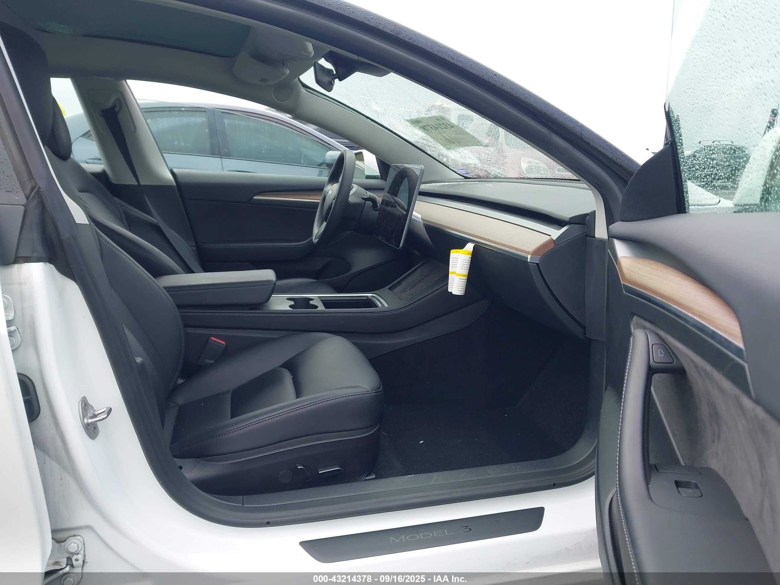 TESLA MODEL image 5