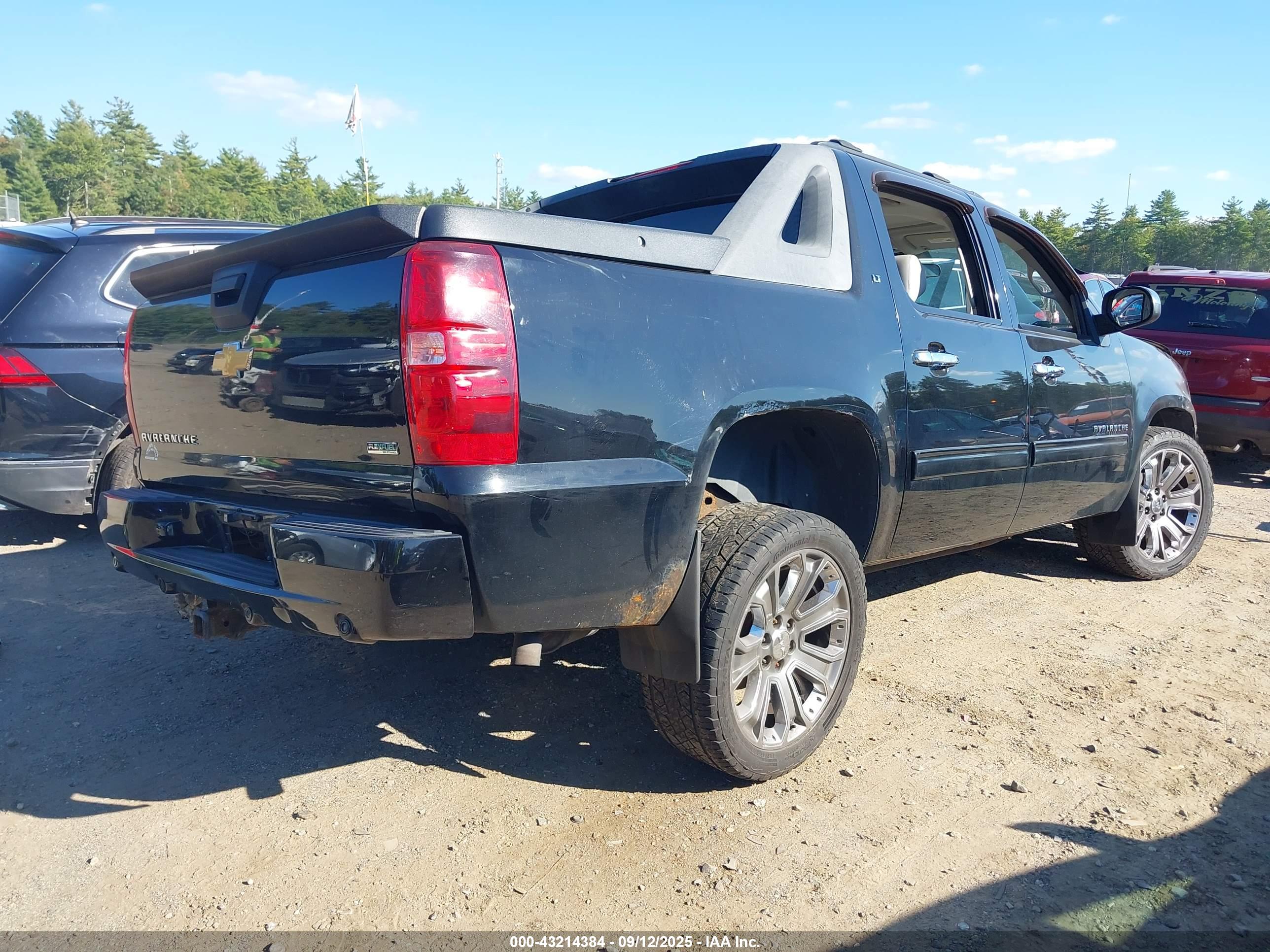CHEVROLET AVALANCHE image 4