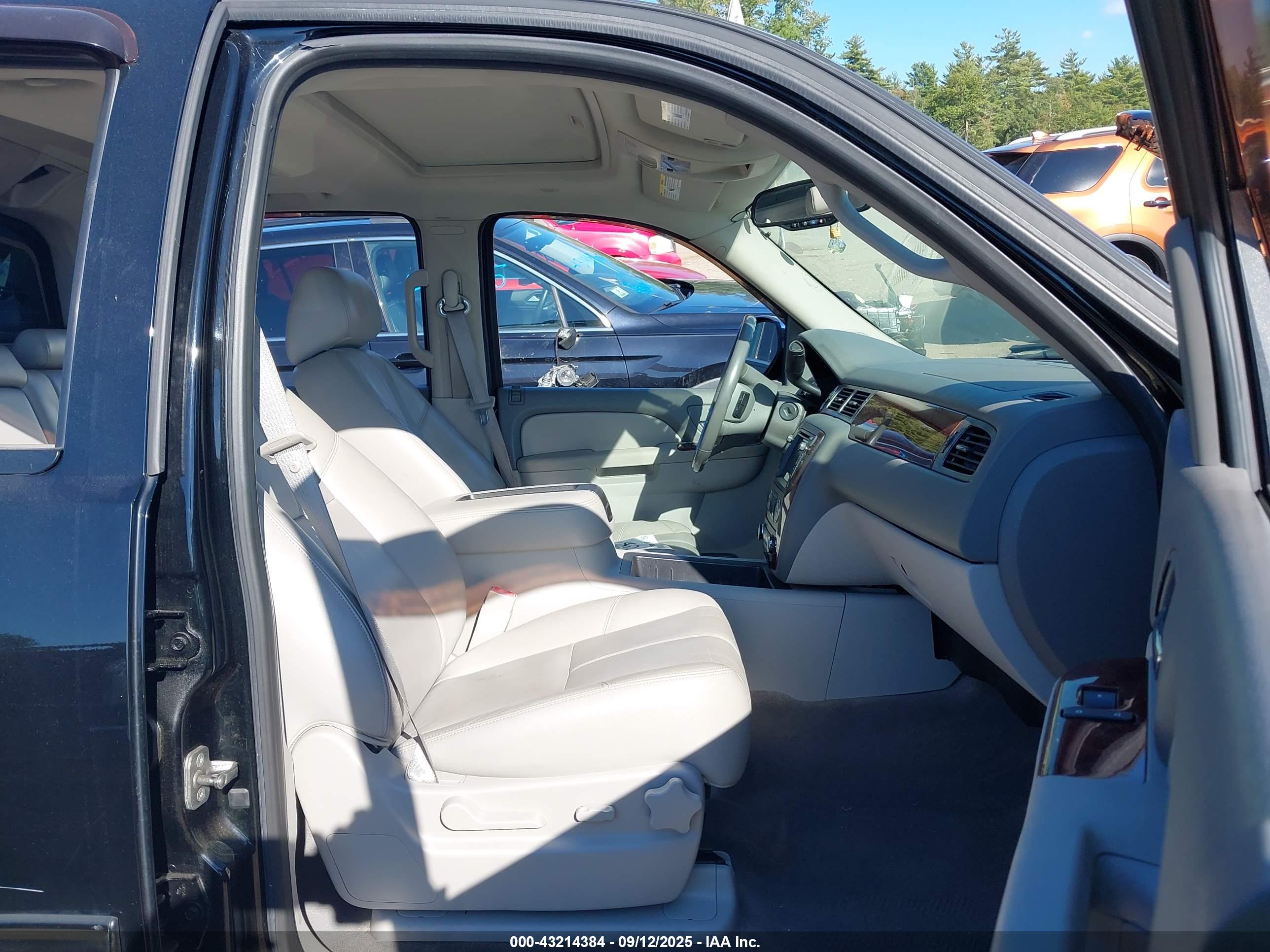 CHEVROLET AVALANCHE image 5