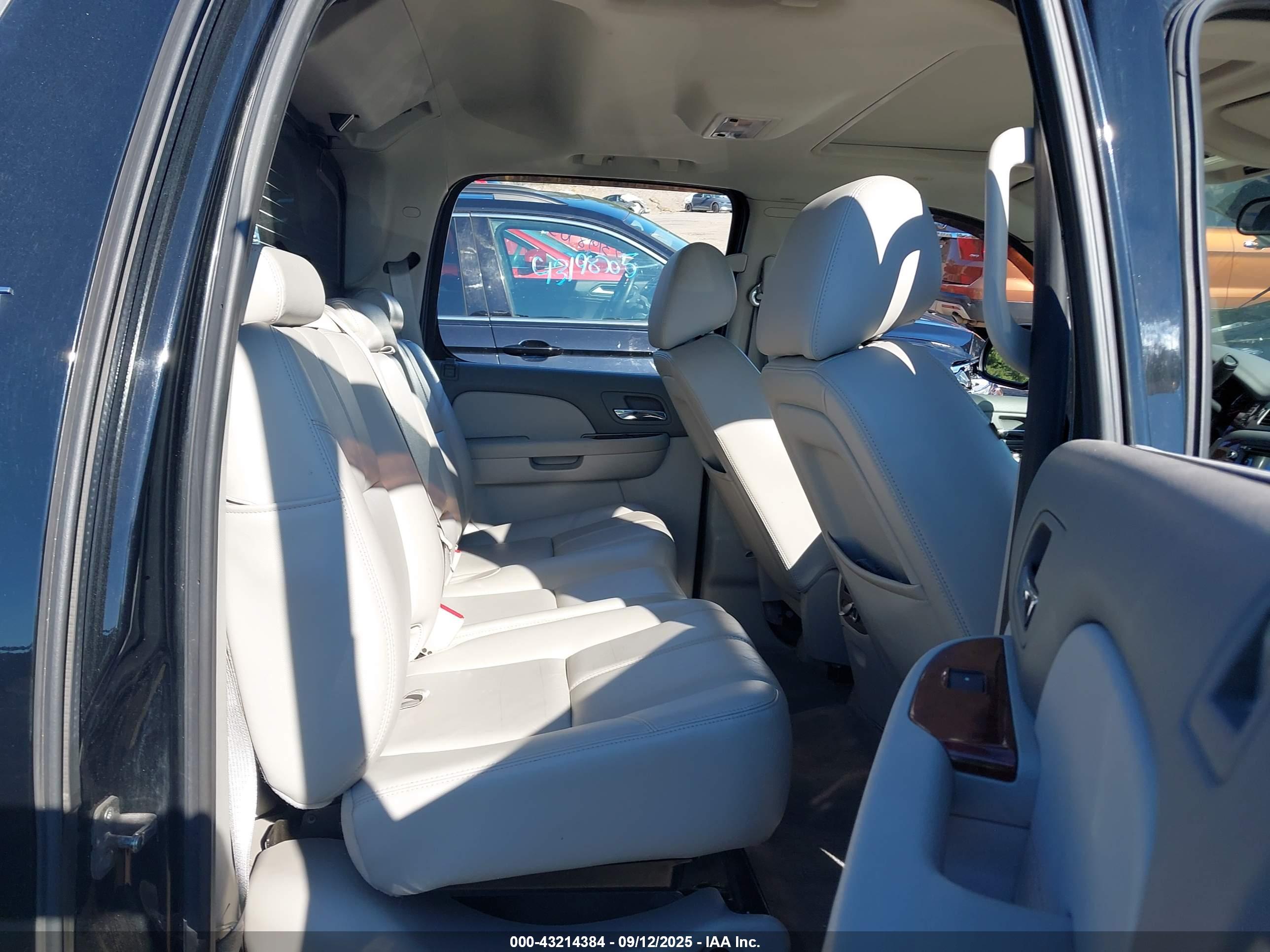 CHEVROLET AVALANCHE image 8