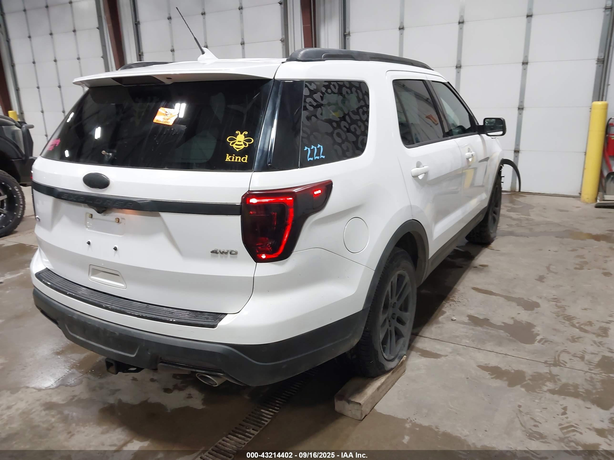 FORD EXPLORER image 4