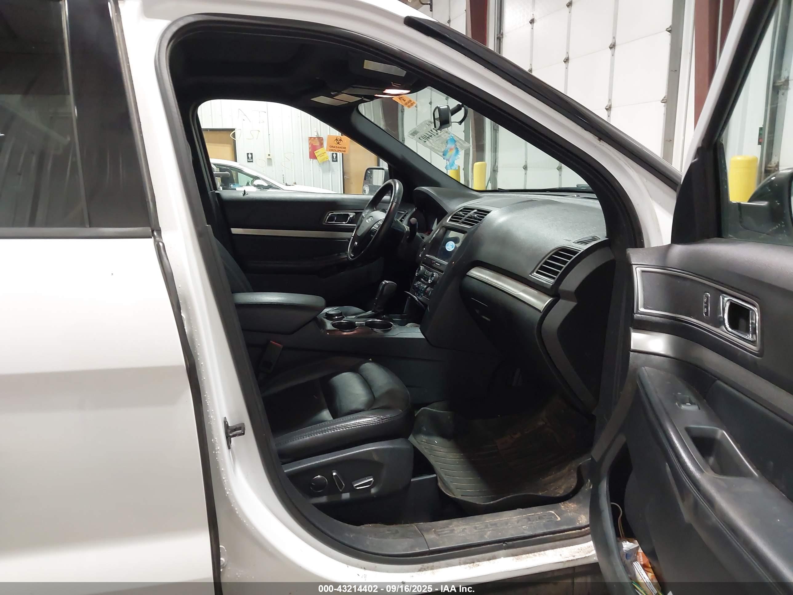 FORD EXPLORER image 5