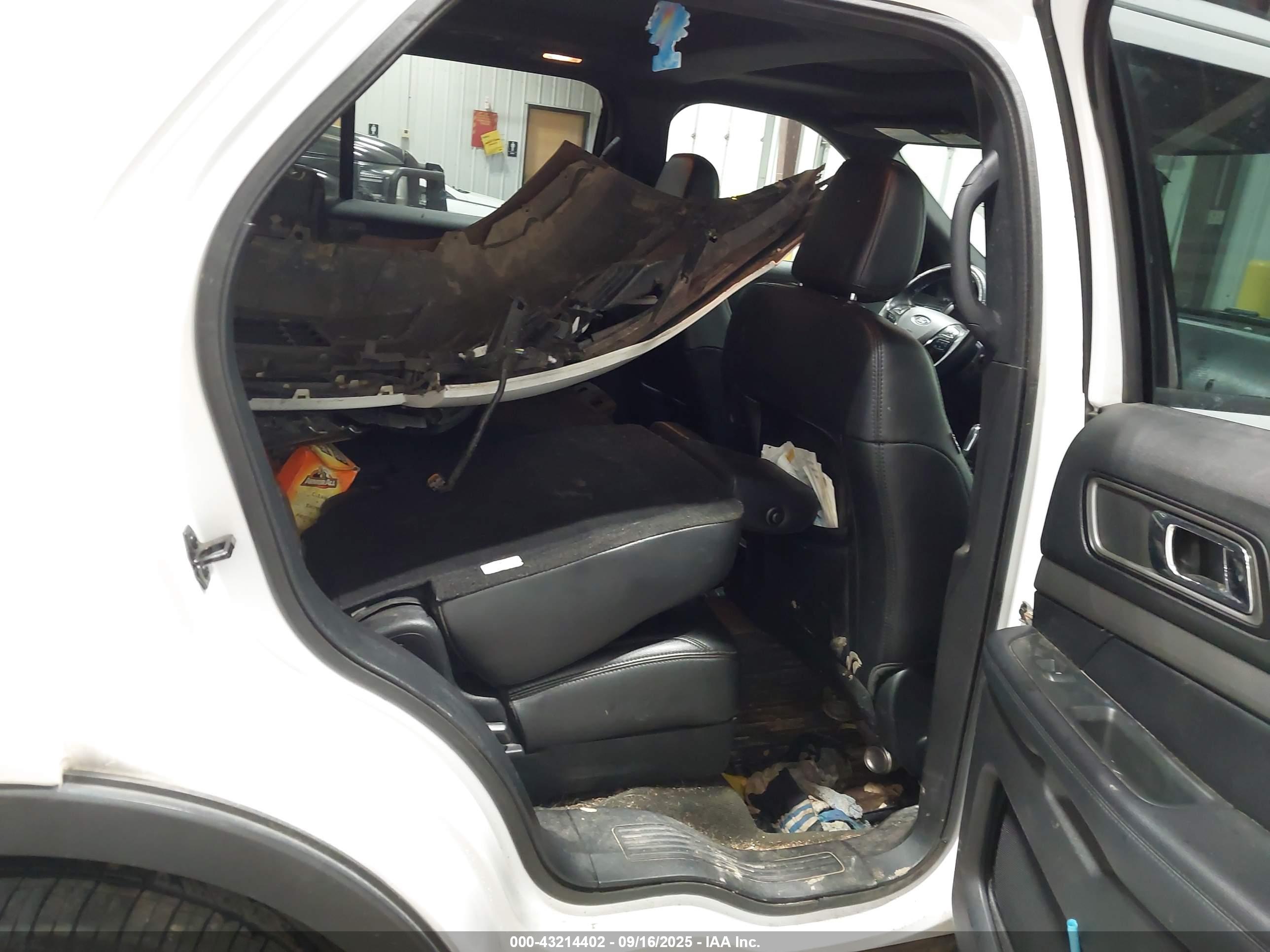 FORD EXPLORER image 8