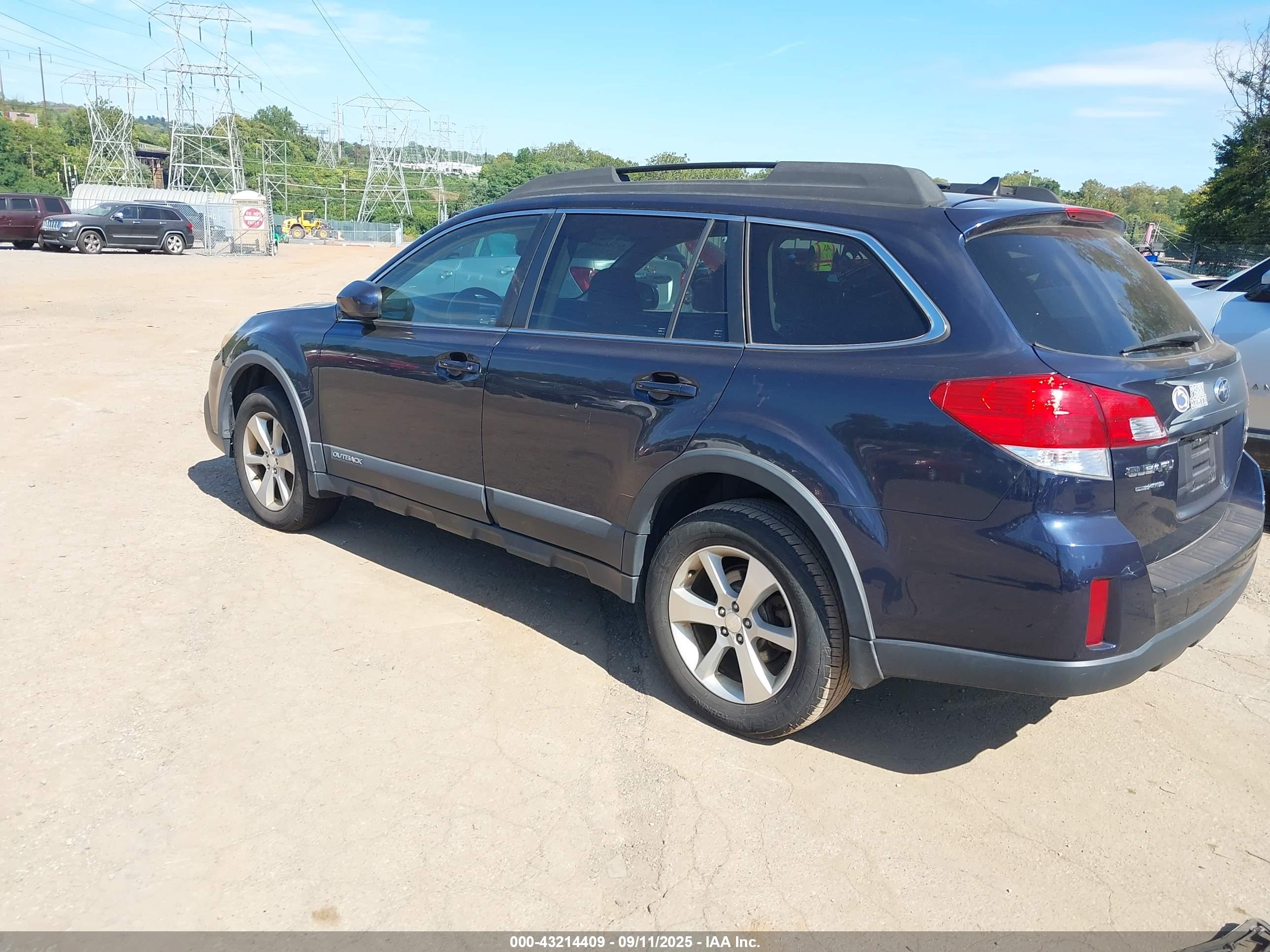 SUBARU OUTBACK image 3