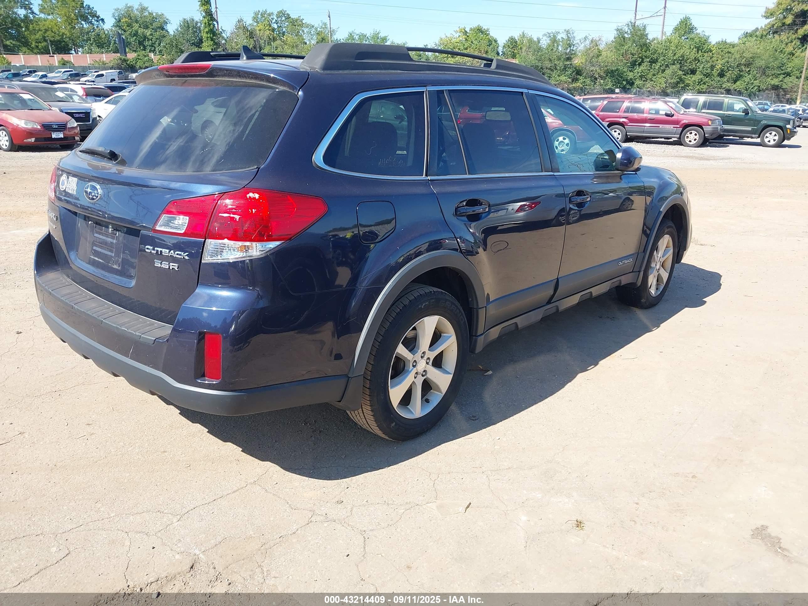 SUBARU OUTBACK image 4