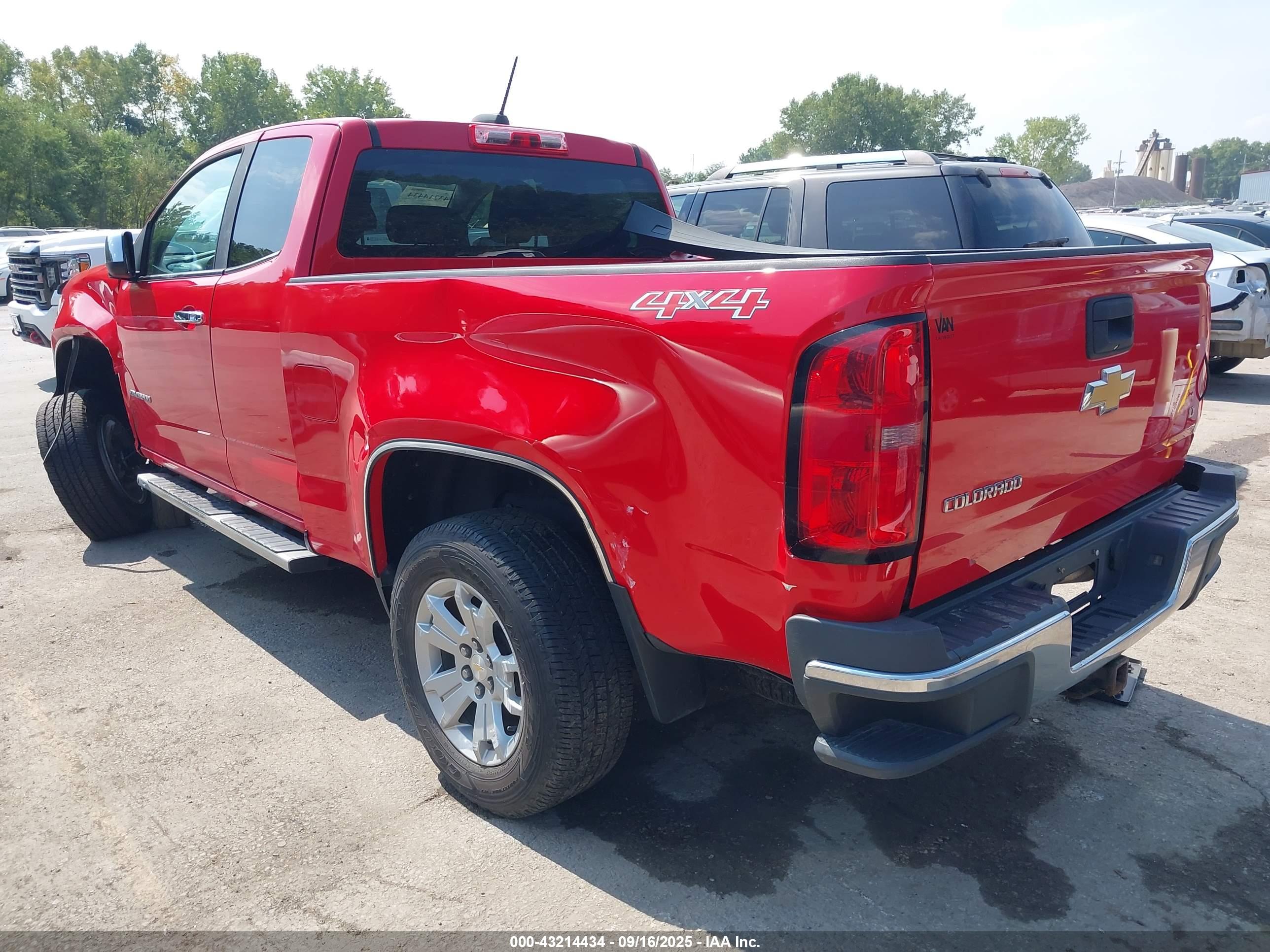 CHEVROLET COLORADO image 3