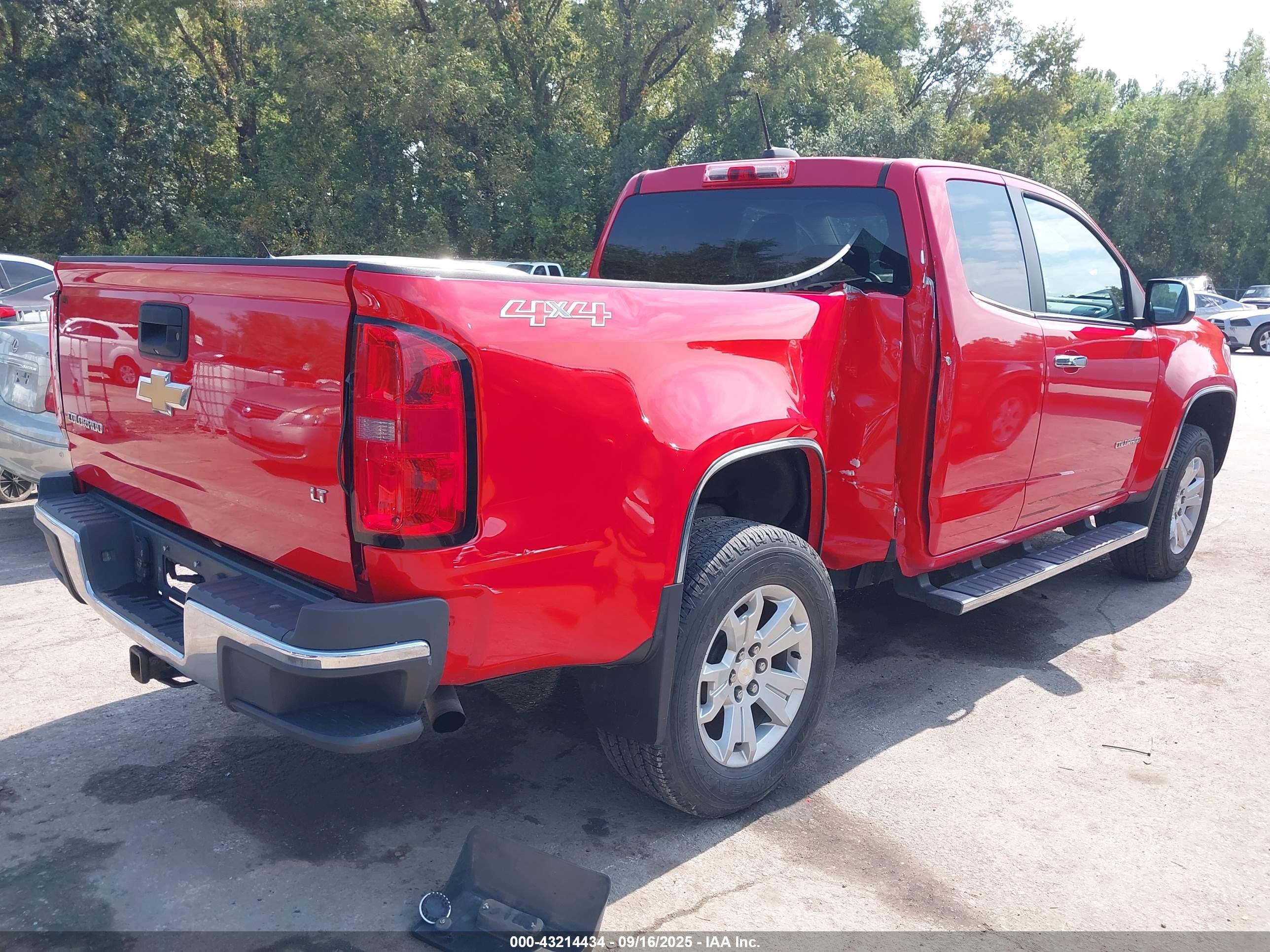 CHEVROLET COLORADO image 4