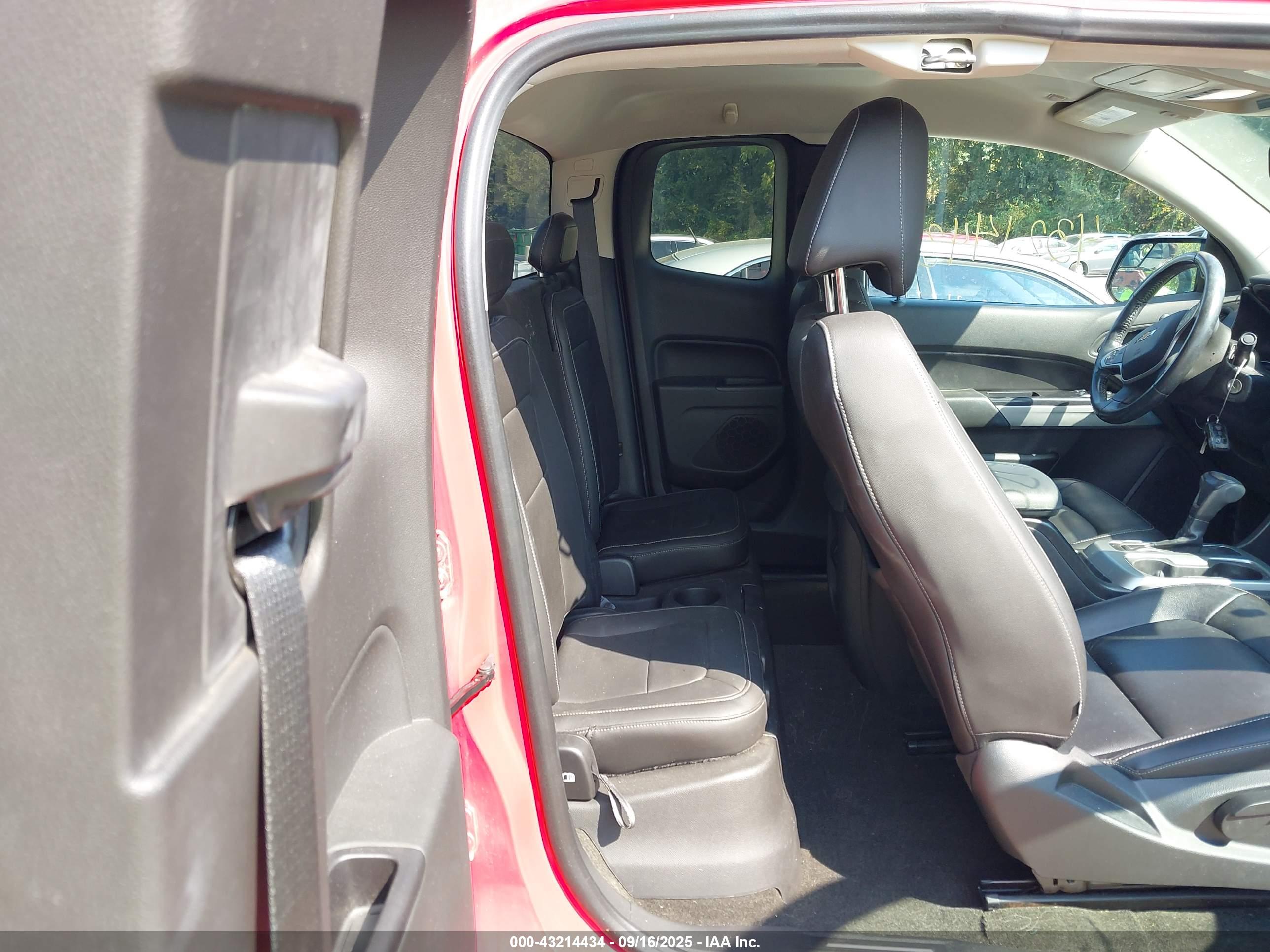 CHEVROLET COLORADO image 8