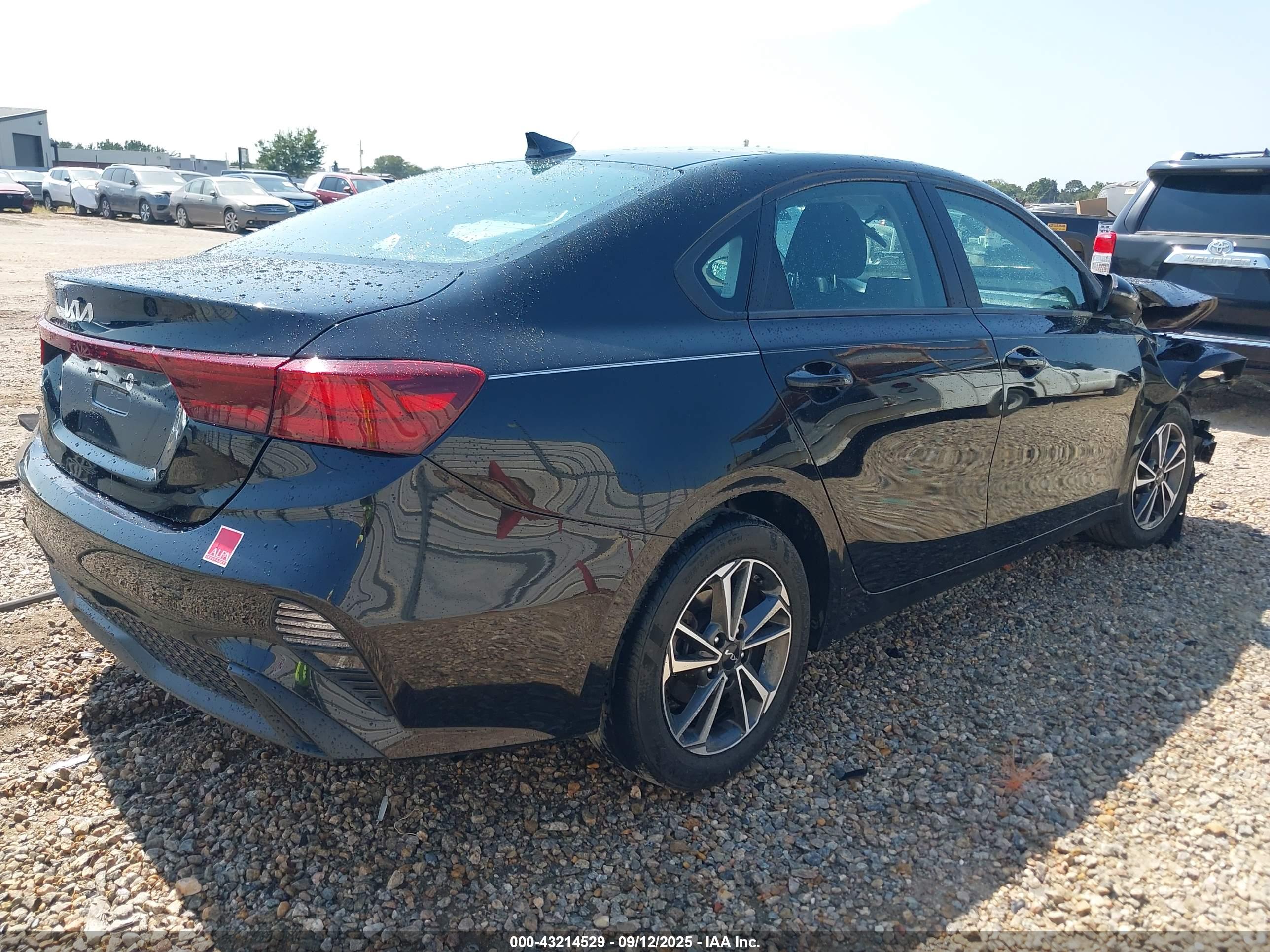 KIA FORTE image 4