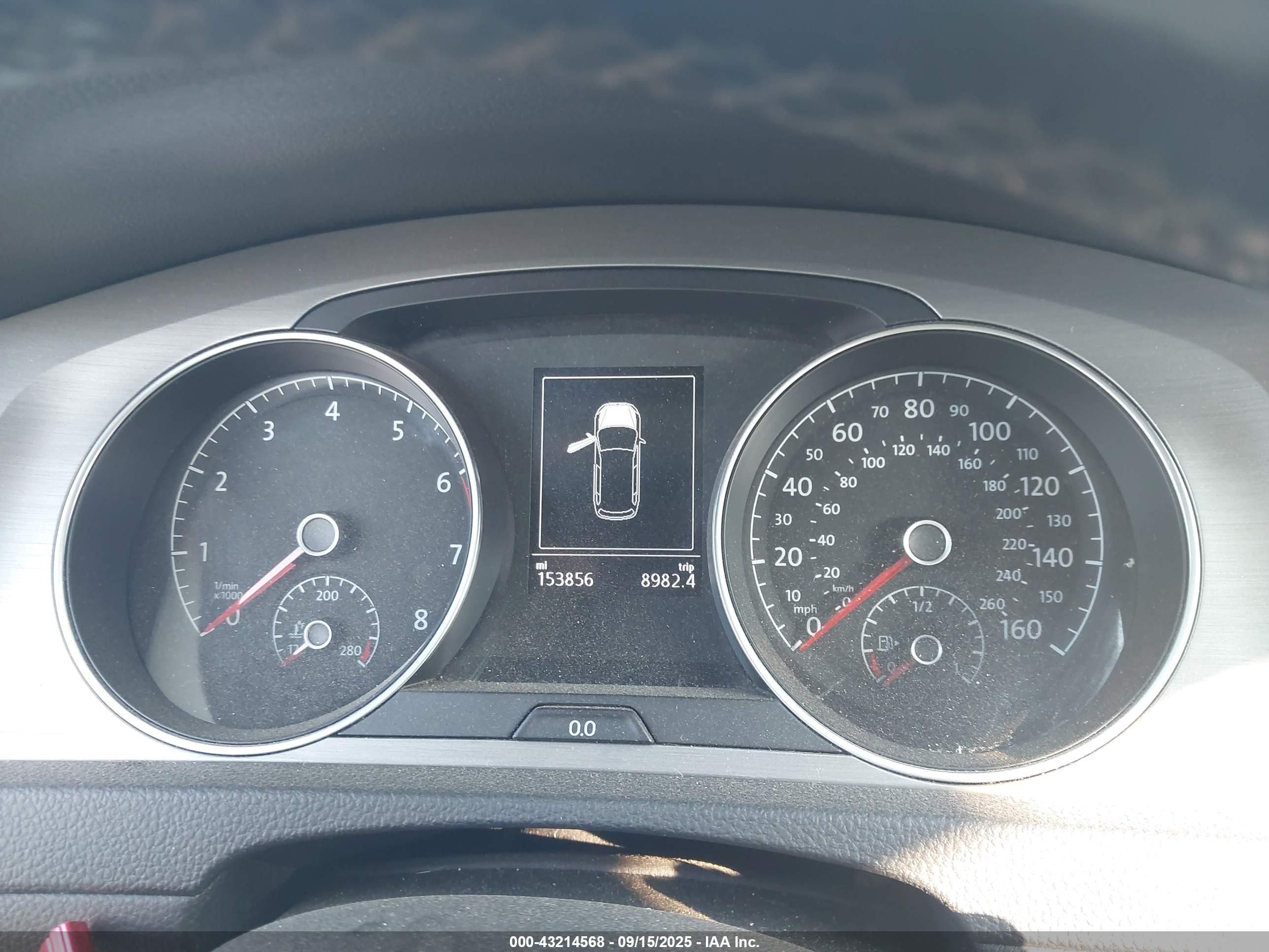 VOLKSWAGEN GOLF image 7