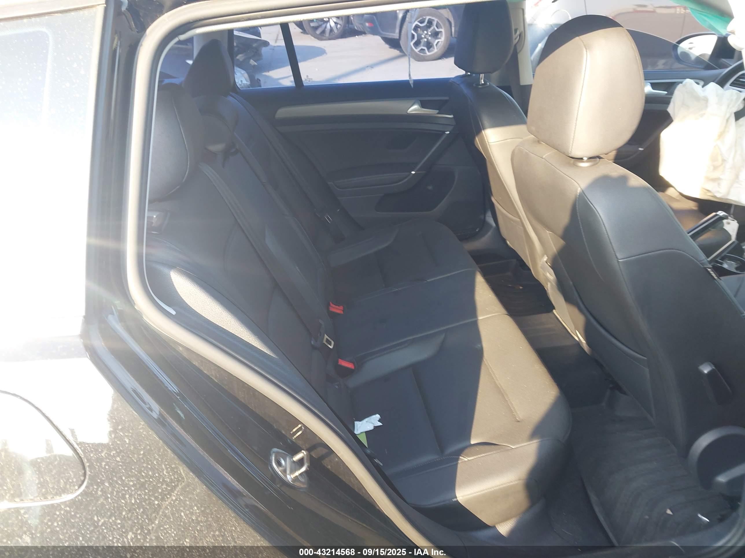 VOLKSWAGEN GOLF image 8