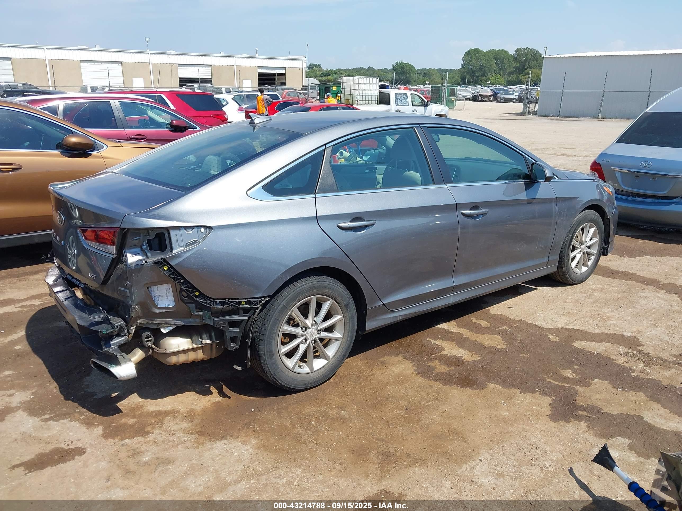HYUNDAI SONATA image 4